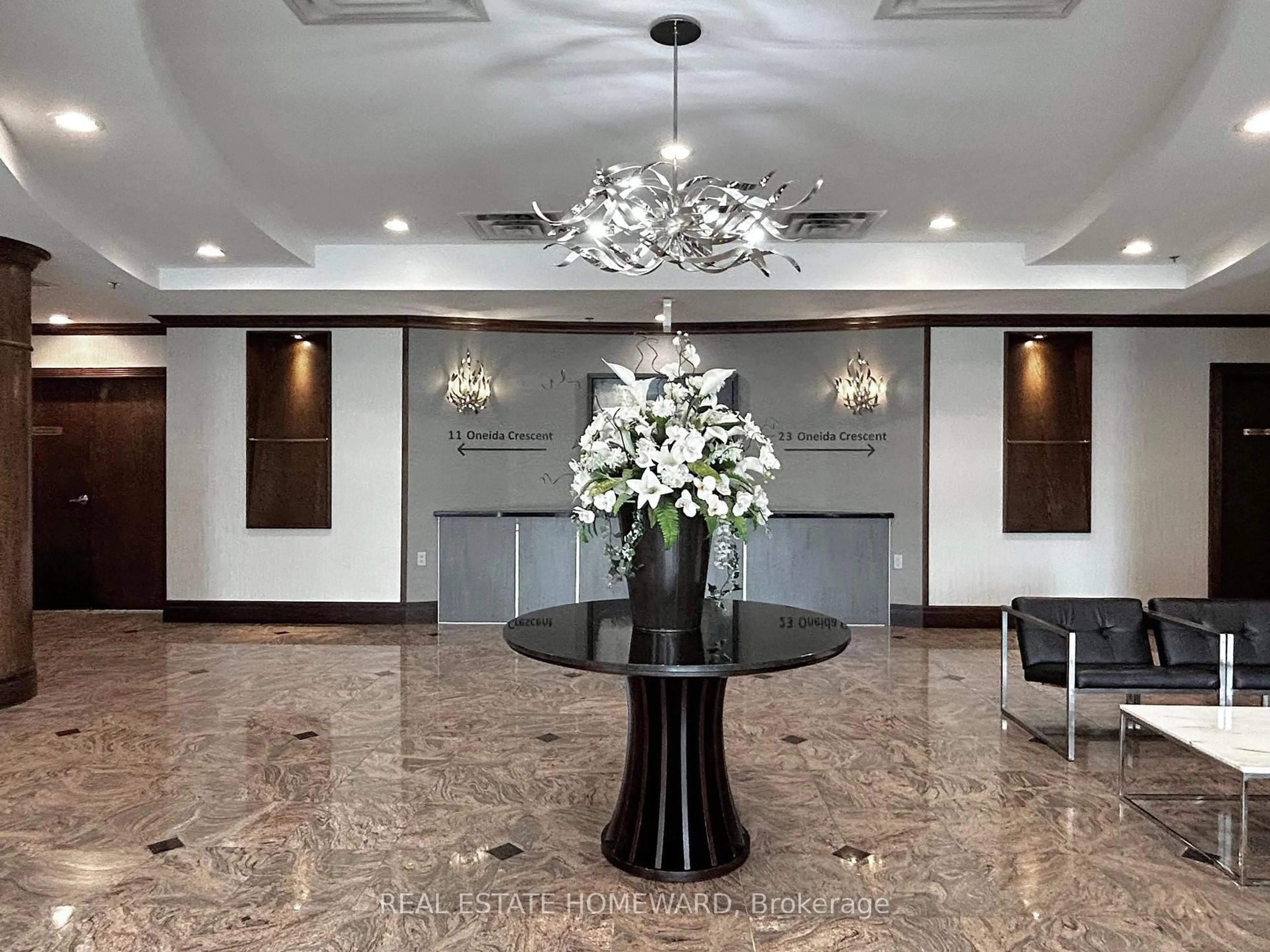 Lobby for 23 Oneida Cres #610, Richmond Hill Ontario L4B 0A2