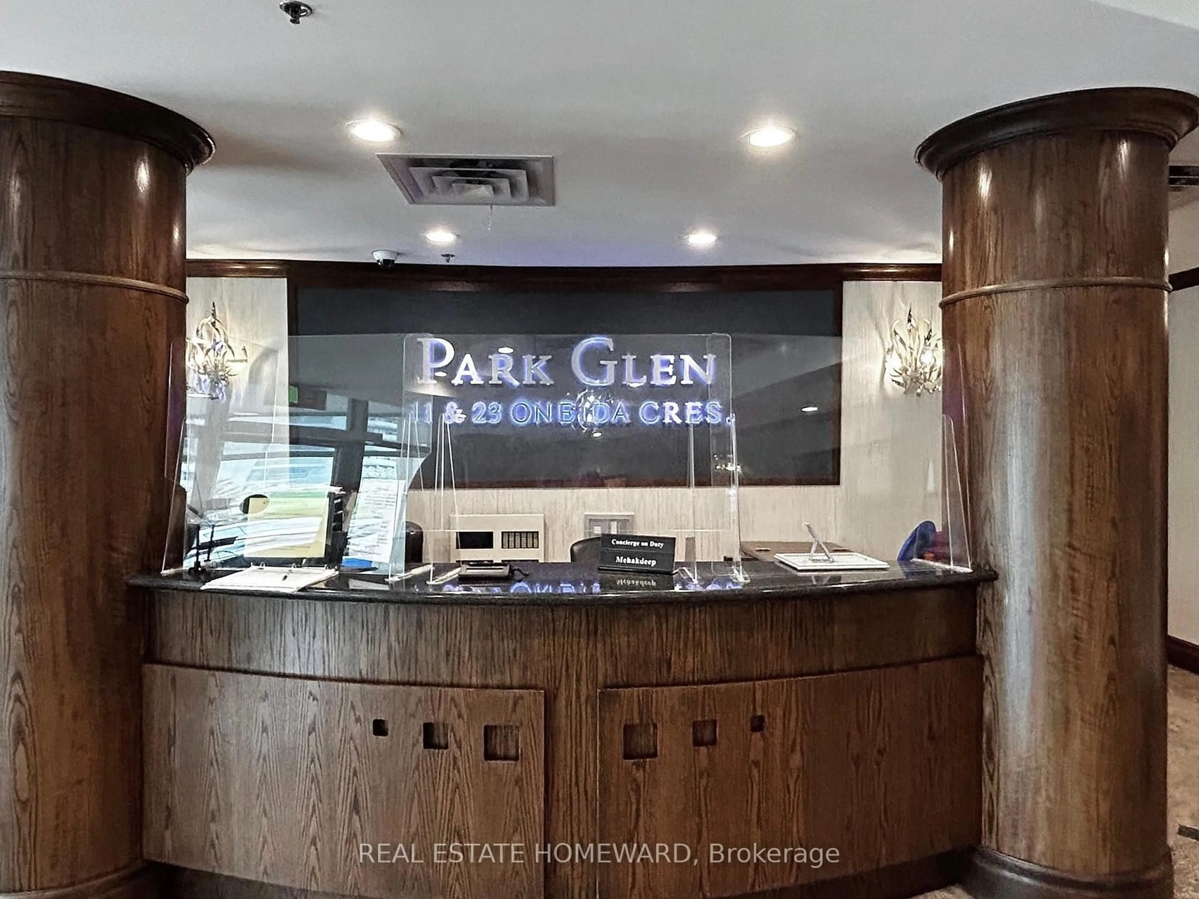 Lobby for 23 Oneida Cres #610, Richmond Hill Ontario L4B 0A2