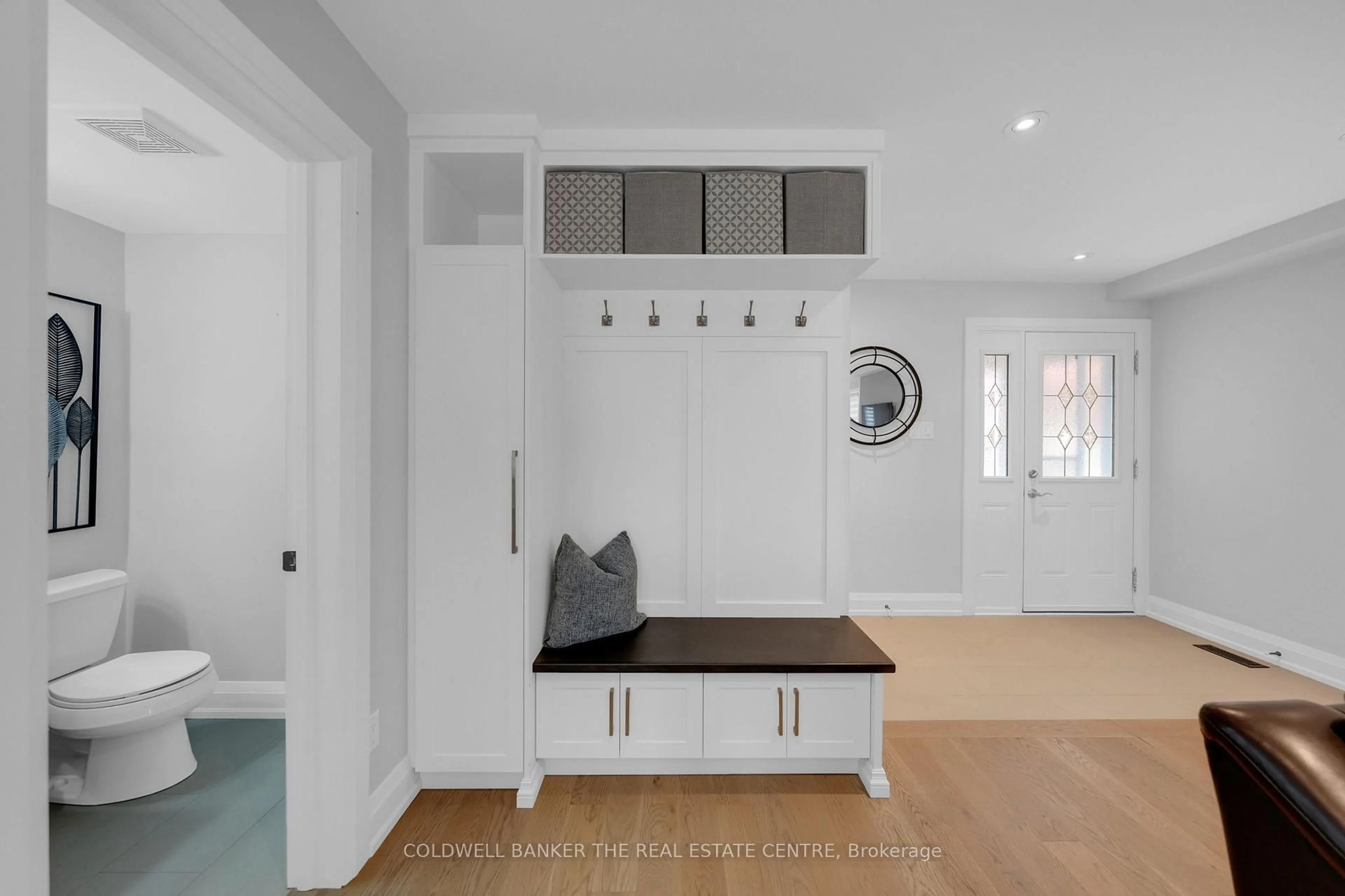Indoor entryway for 59 Elena Cres, Vaughan Ontario L6A 2J1