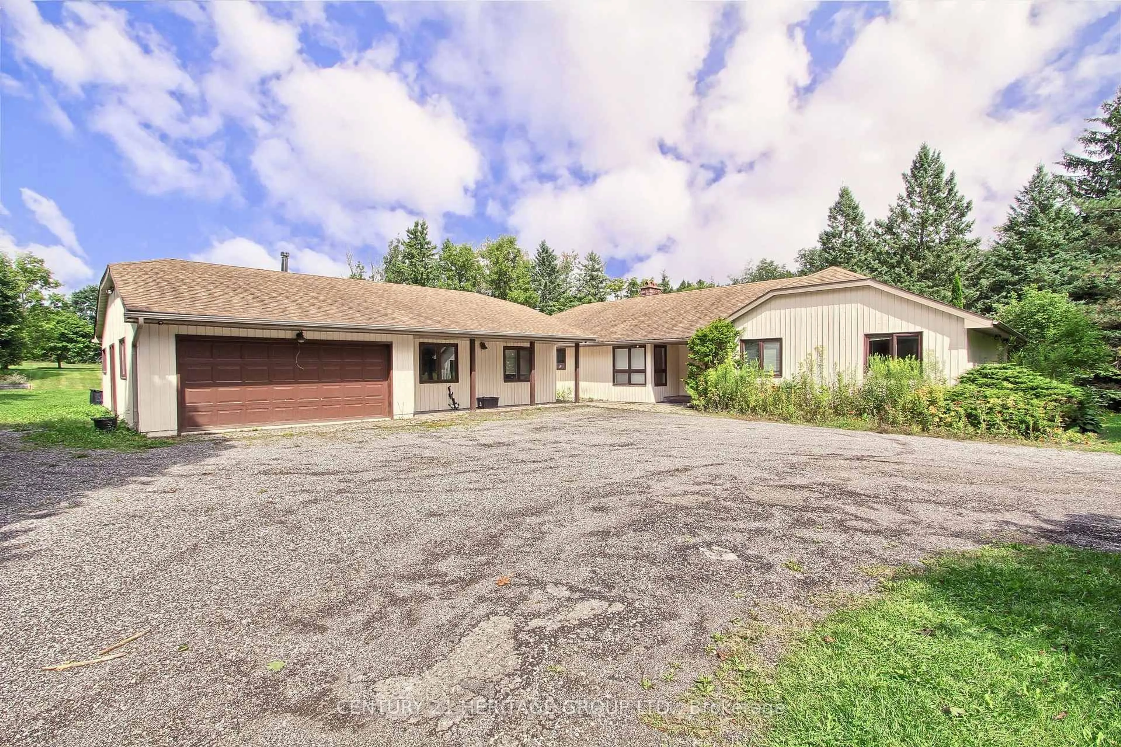 A pic from outside/outdoor area/front of a property/back of a property/a pic from drone, street for 7670 19th Sdrd, King Ontario L0G 1T0