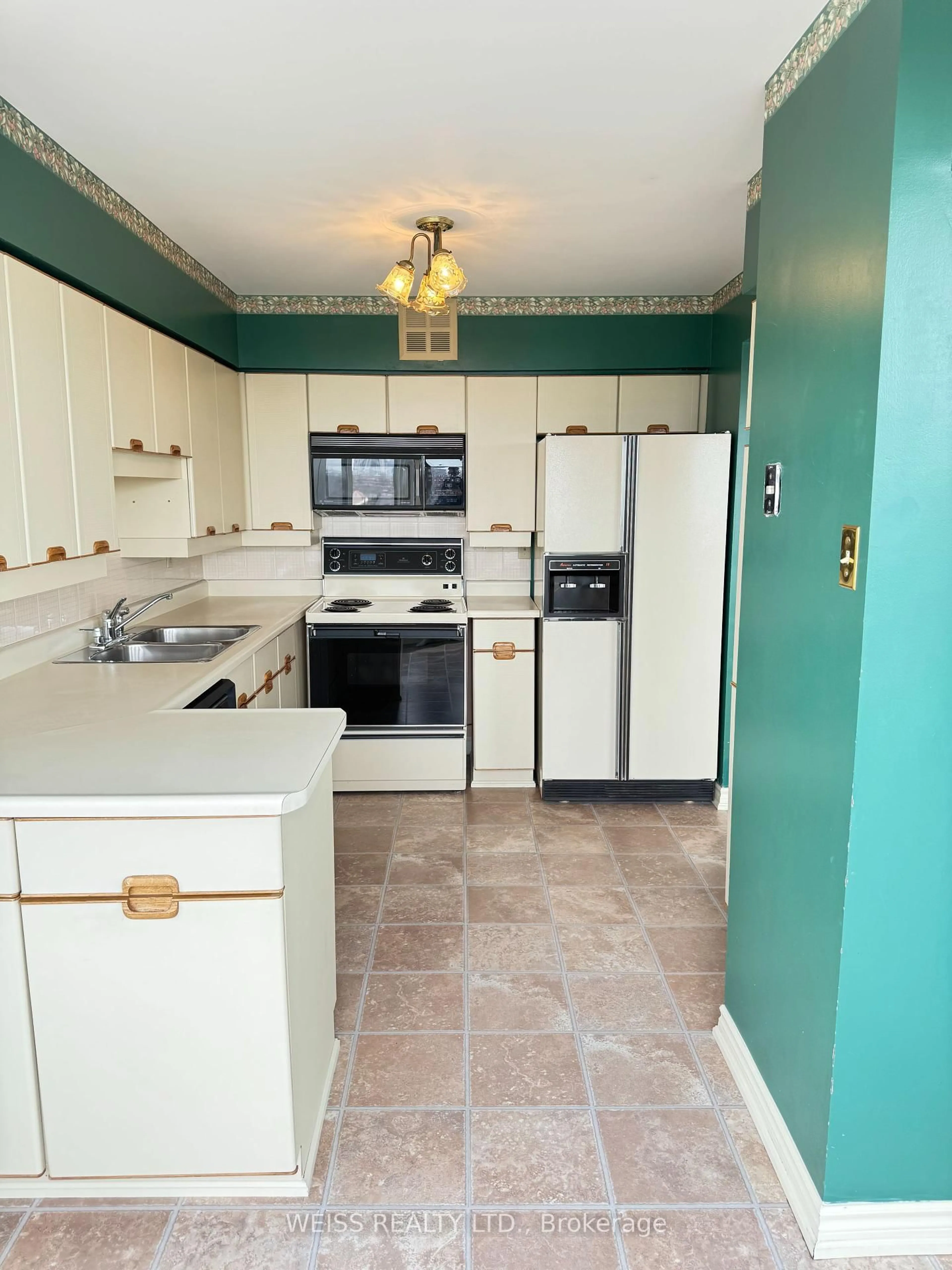 Standard kitchen, unknown for 55 Austin Dr #PH11, Markham Ontario L3R 8H5