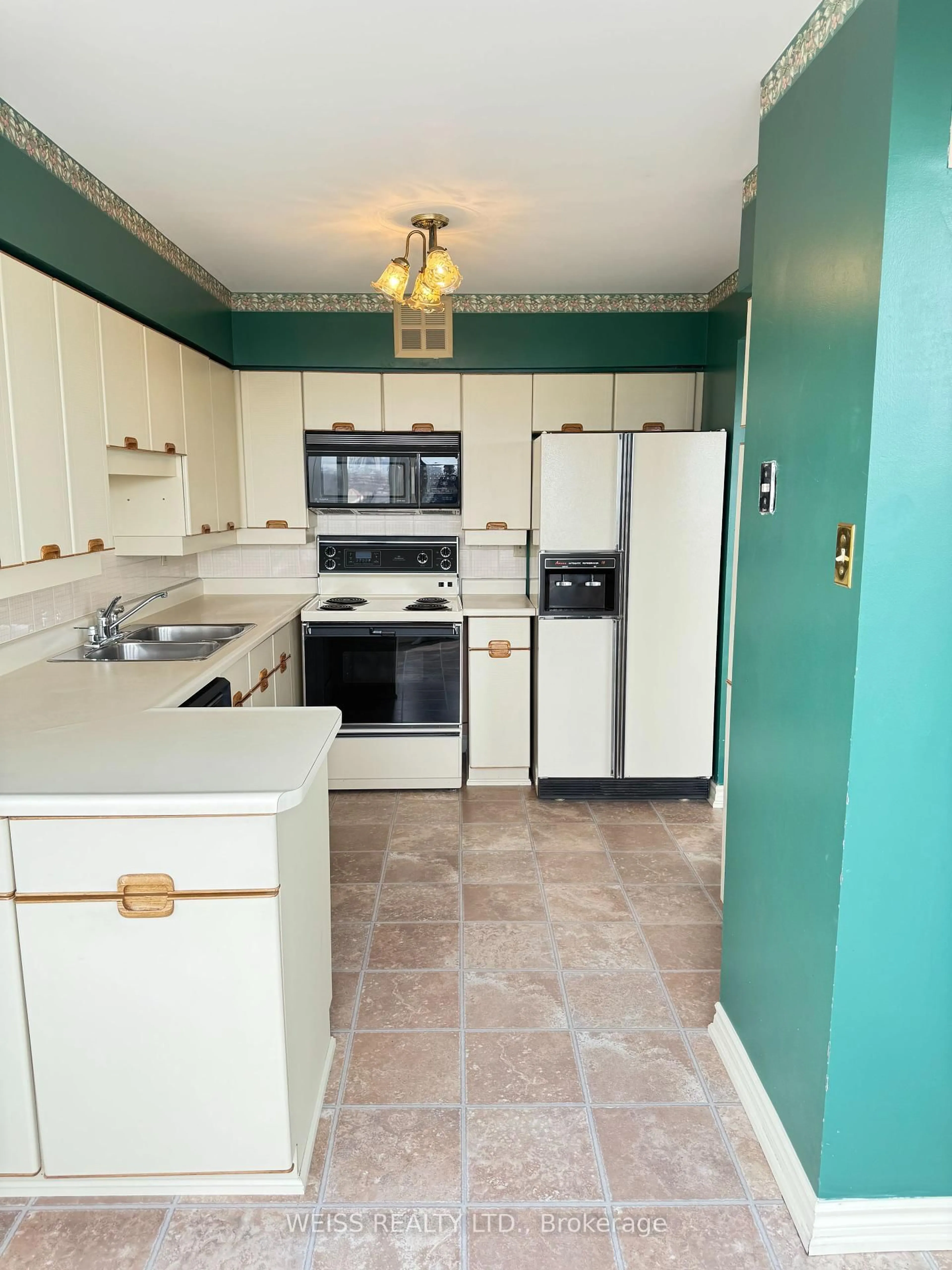 Standard kitchen, unknown for 55 Austin Dr #PH11, Markham Ontario L3R 8H5