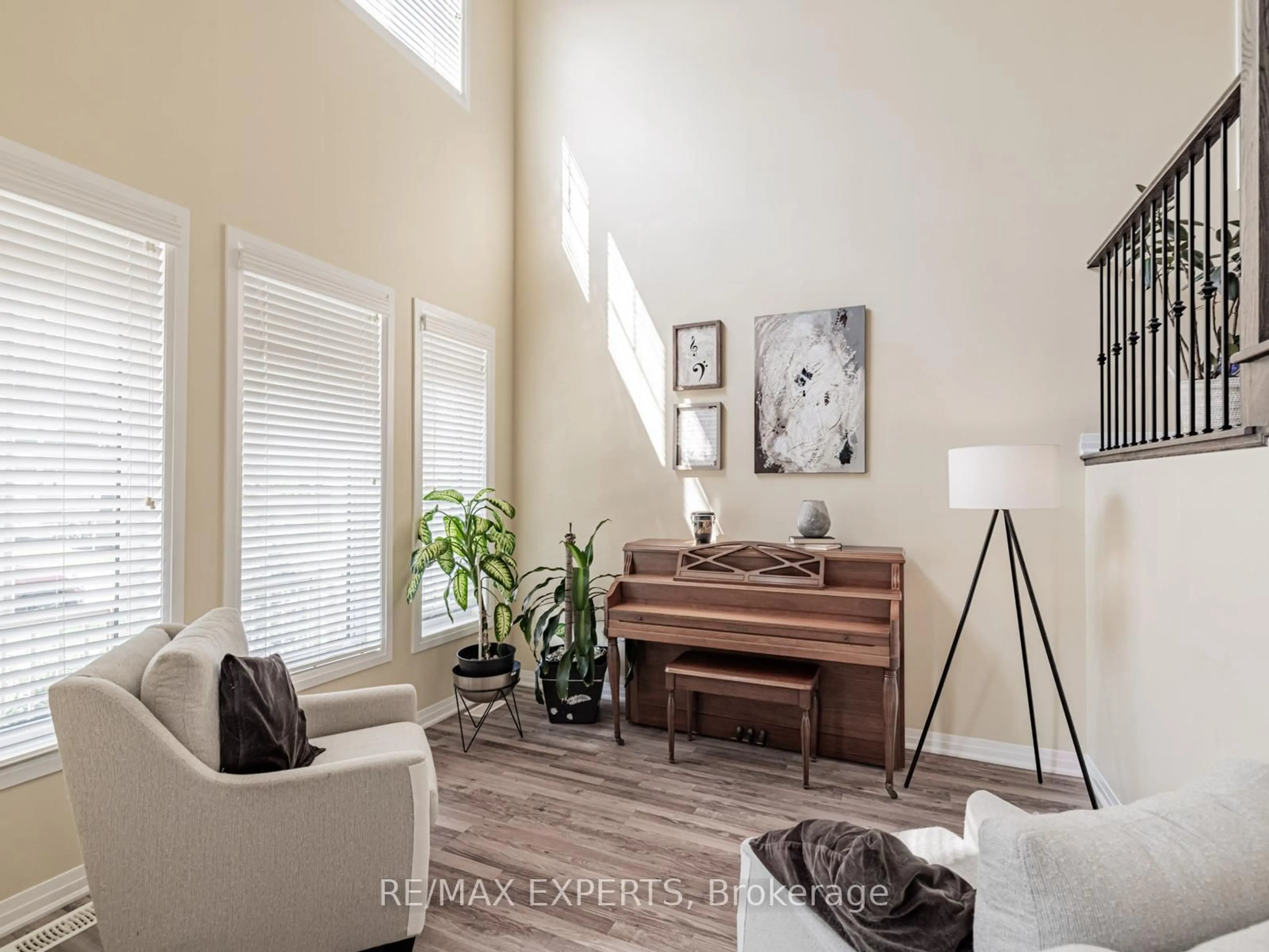 Living room with furniture, wood/laminate floor for 11 Jenkins Ave, New Tecumseth Ontario L0G 1W0