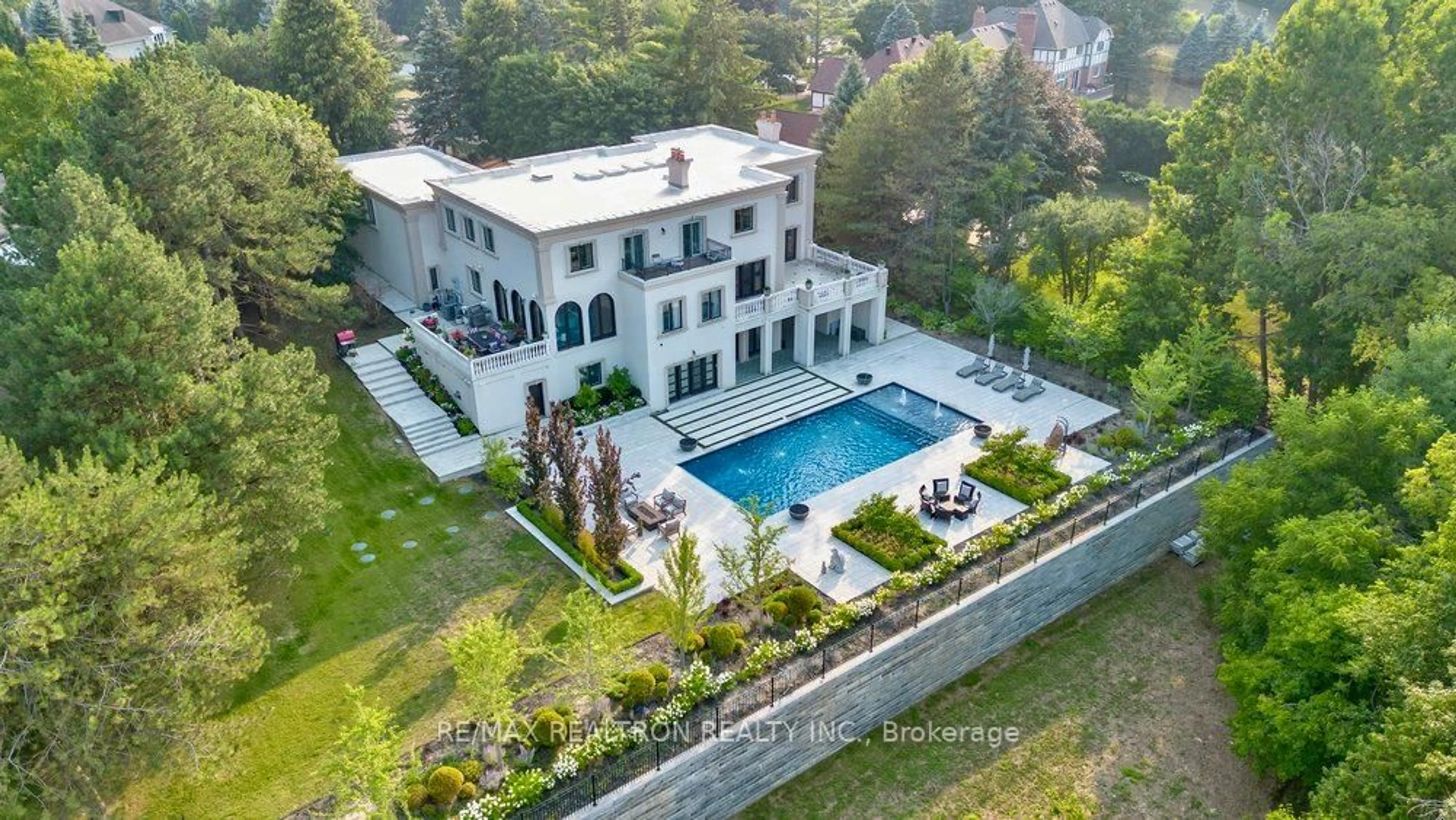 A pic from outside/outdoor area/front of a property/back of a property/a pic from drone, unknown for 59 Macamo Crt, Vaughan Ontario L6A 1G1