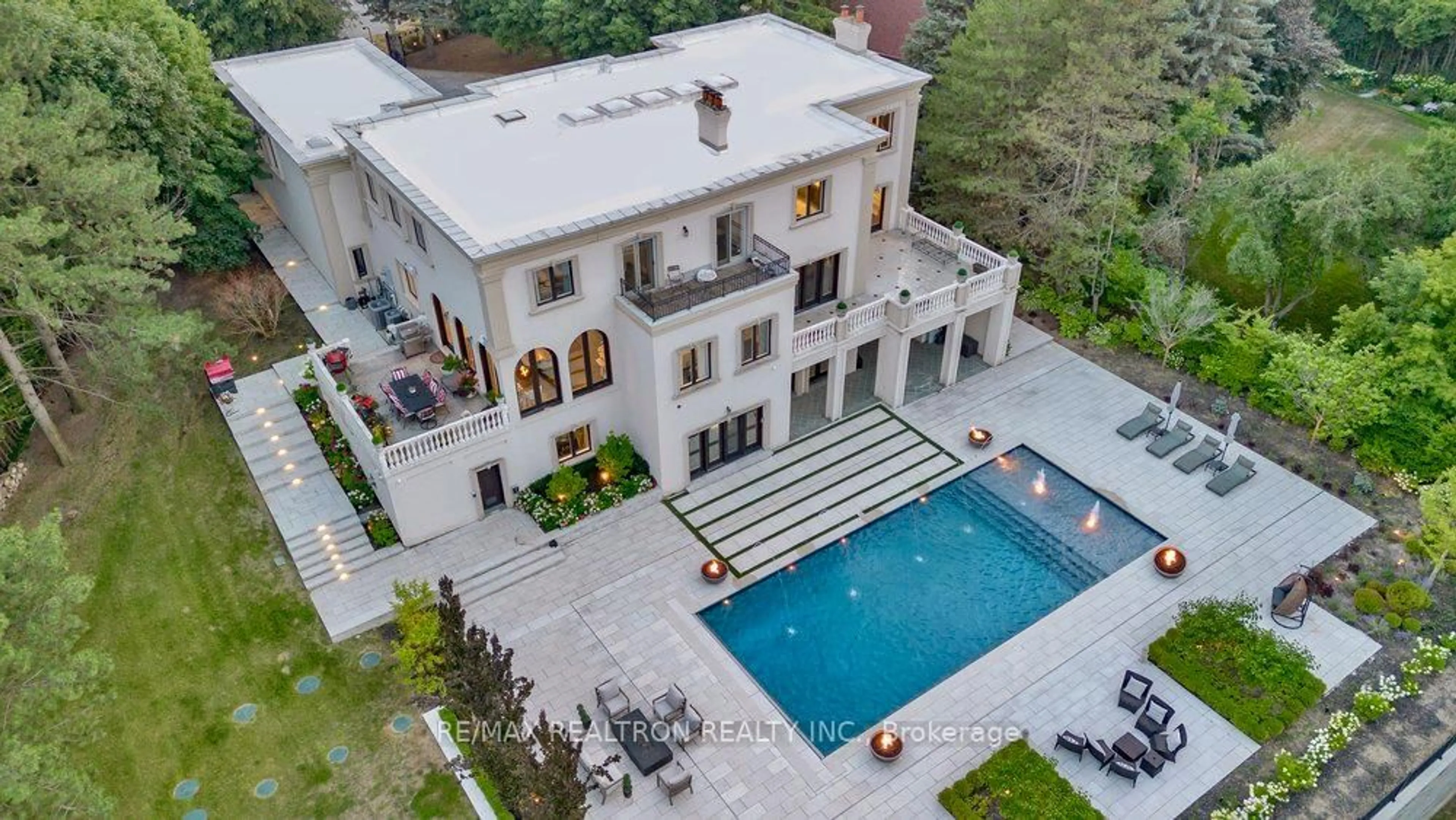 A pic from outside/outdoor area/front of a property/back of a property/a pic from drone, building for 59 Macamo Crt, Vaughan Ontario L6A 1G1