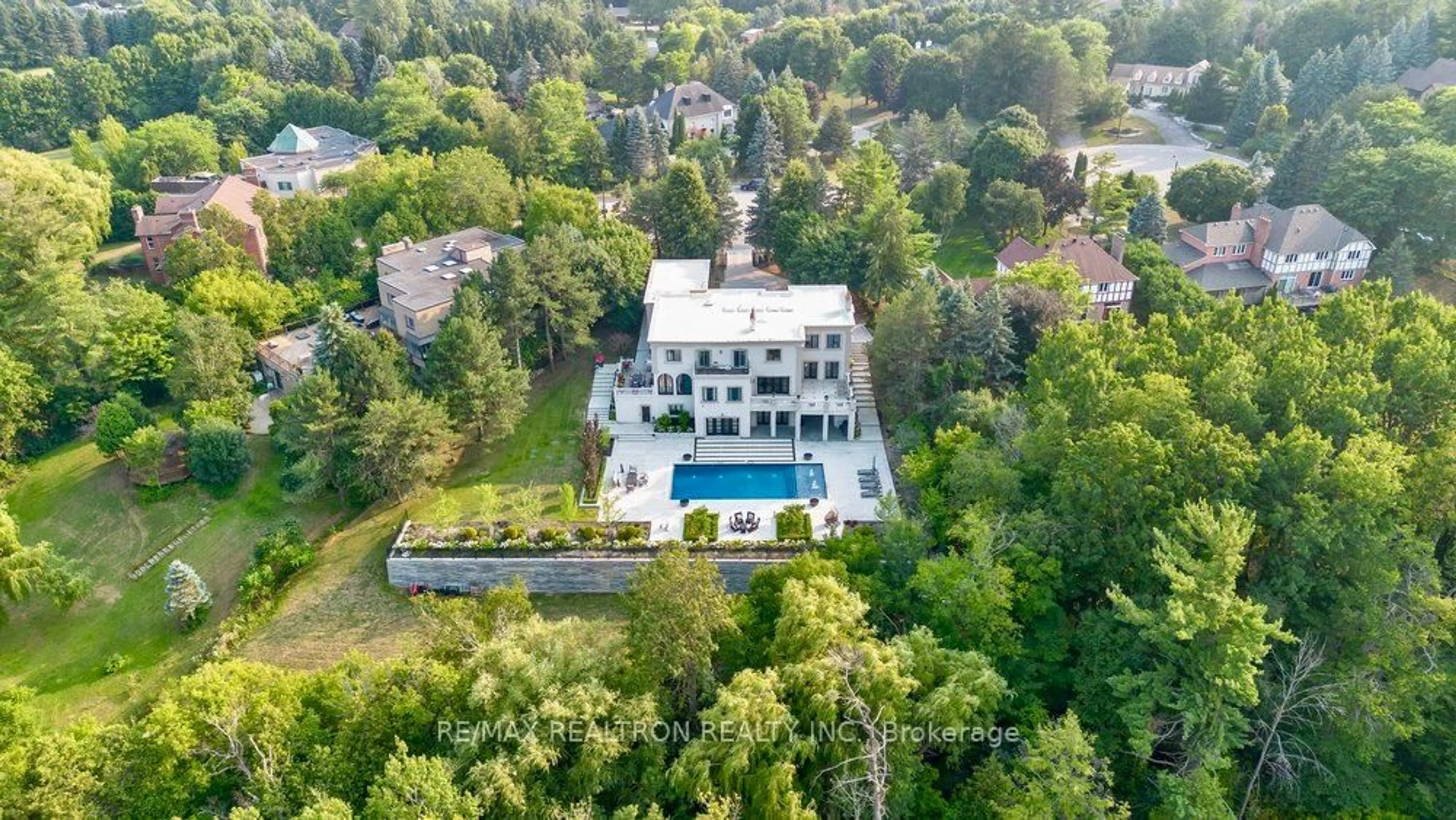 A pic from outside/outdoor area/front of a property/back of a property/a pic from drone, unknown for 59 Macamo Crt, Vaughan Ontario L6A 1G1