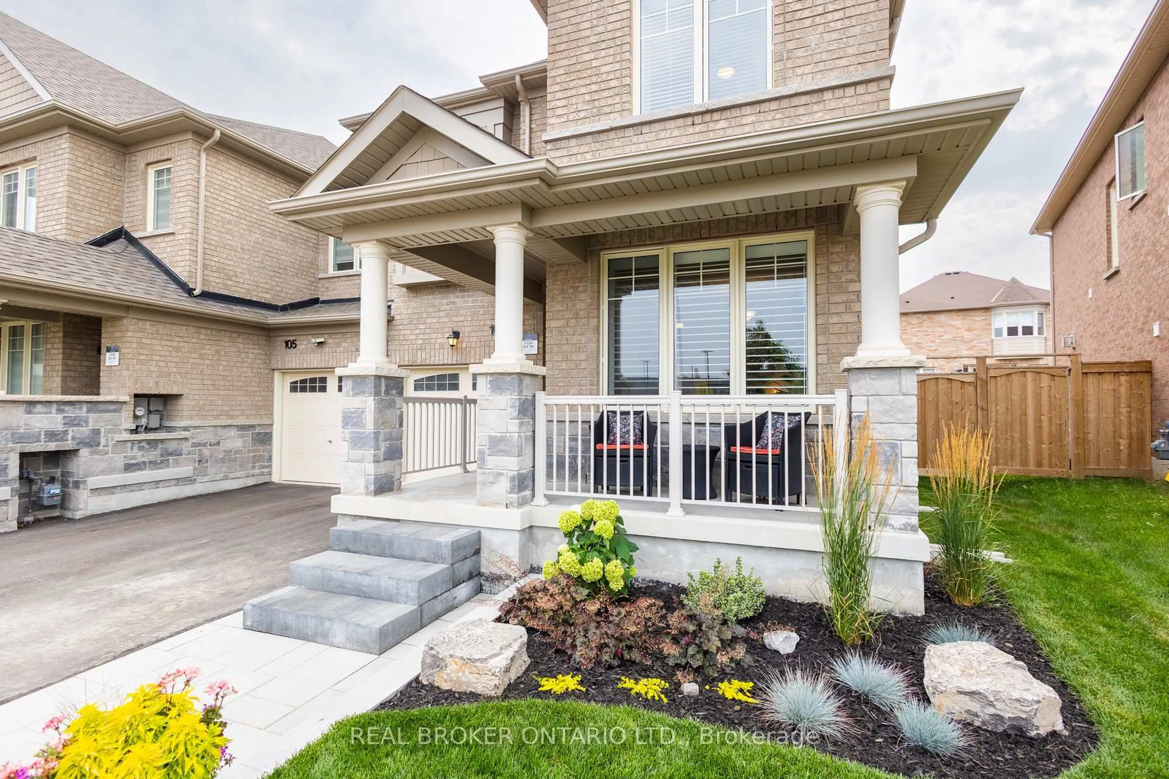 Home with brick exterior material, street for 107 Jim Mortson Dr, East Gwillimbury Ontario L9N 0R8