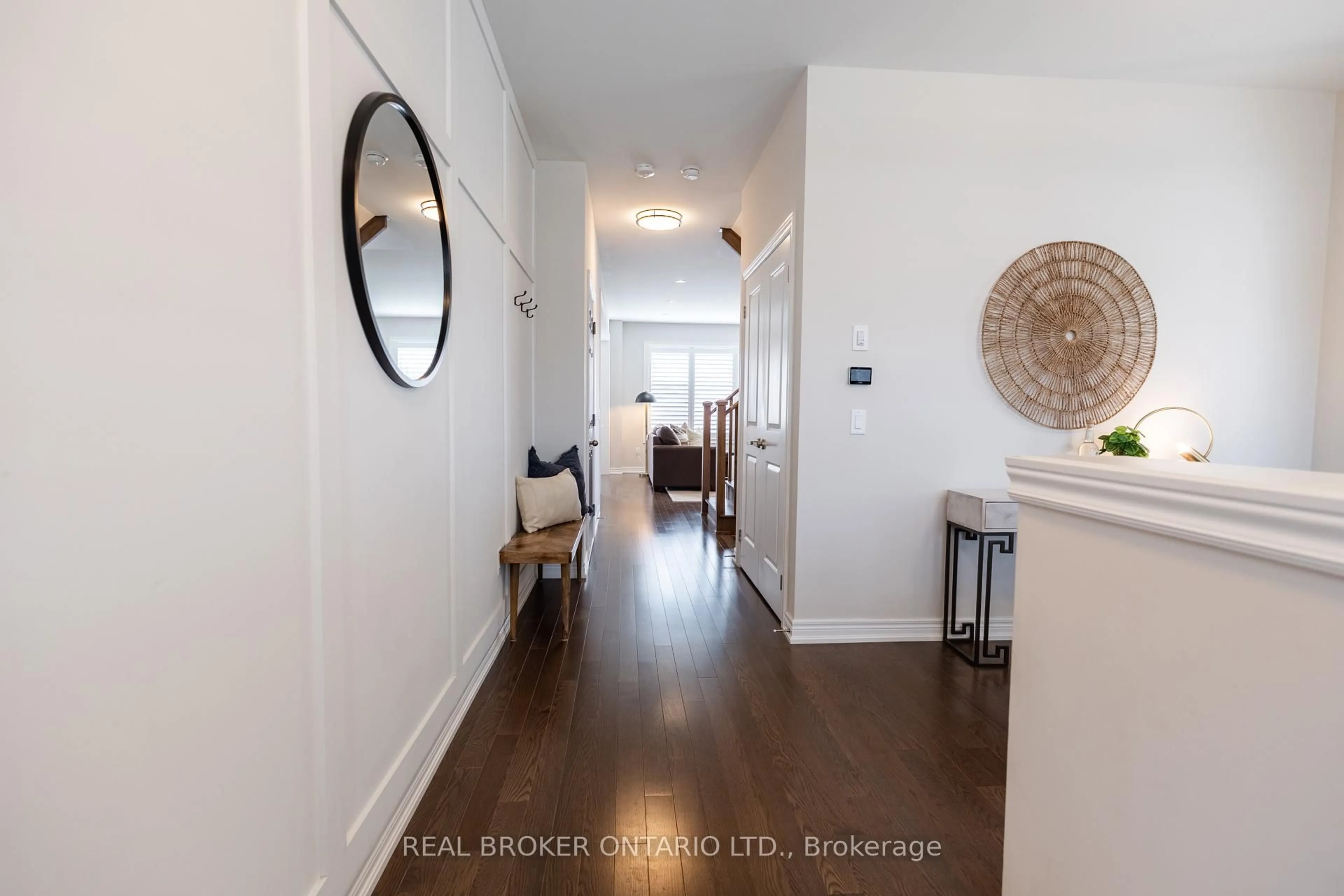 Indoor entryway for 107 Jim Mortson Dr, East Gwillimbury Ontario L9N 0R8