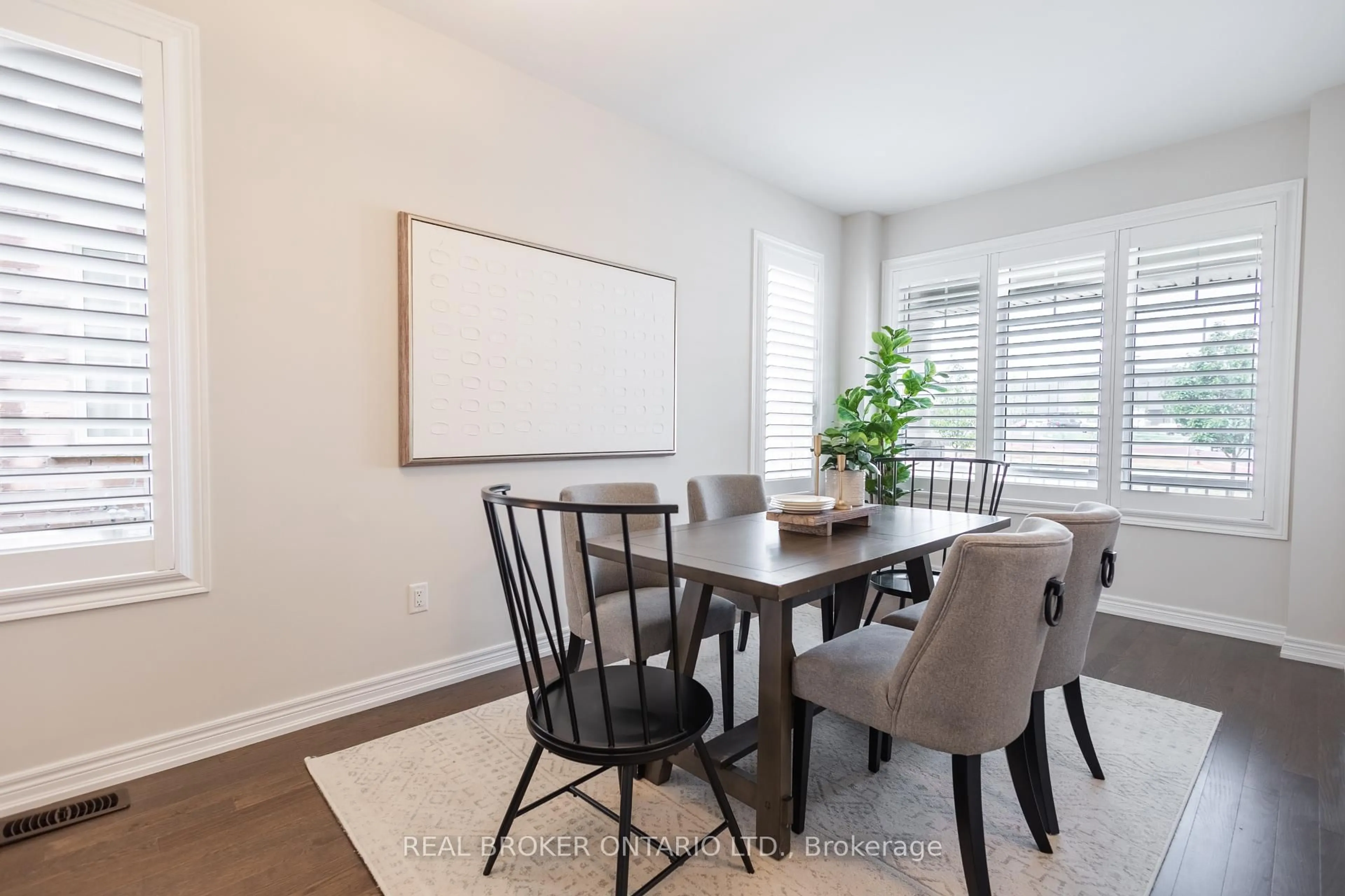 Dining room, wood/laminate floor for 107 Jim Mortson Dr, East Gwillimbury Ontario L9N 0R8
