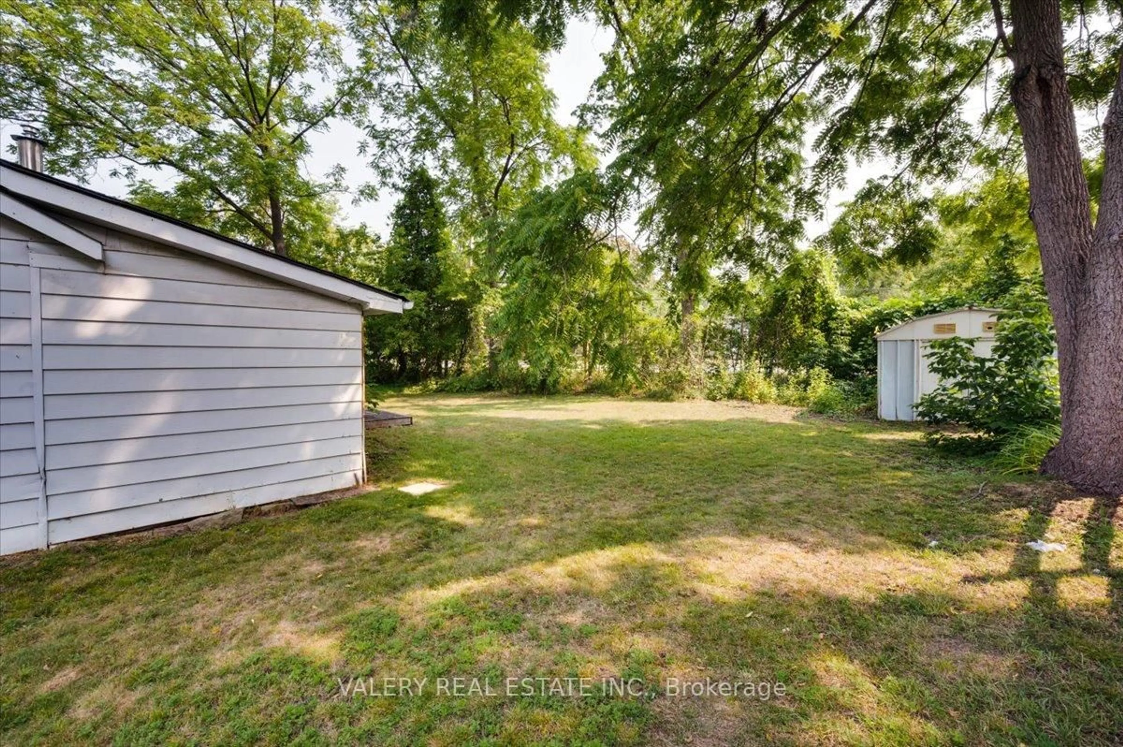Shed for 3 Metropolitan Cres, Georgina Ontario L4P 1V4