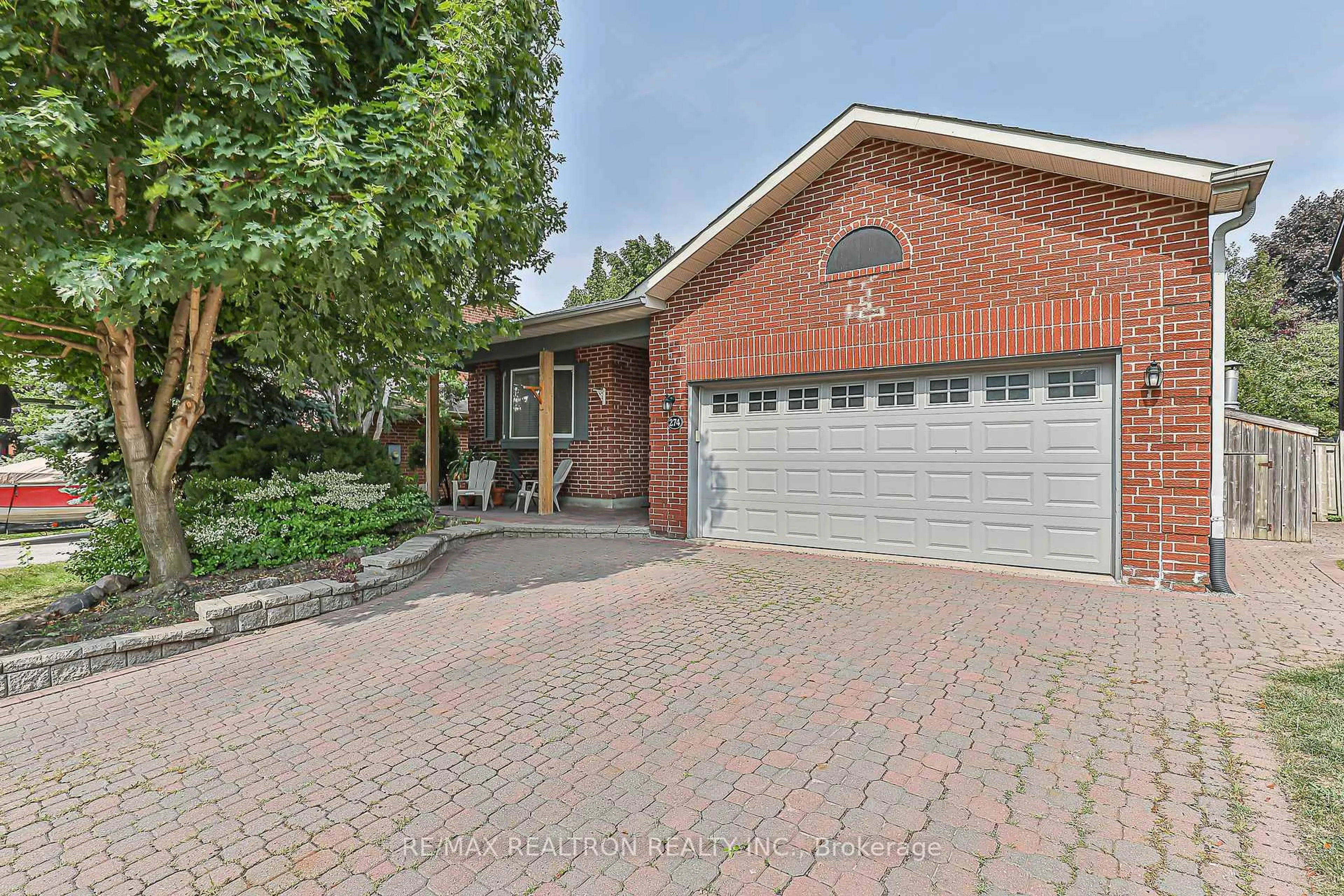 Home with brick exterior material, street for 274 Yorshire Dr, Newmarket Ontario L3Y 6J7