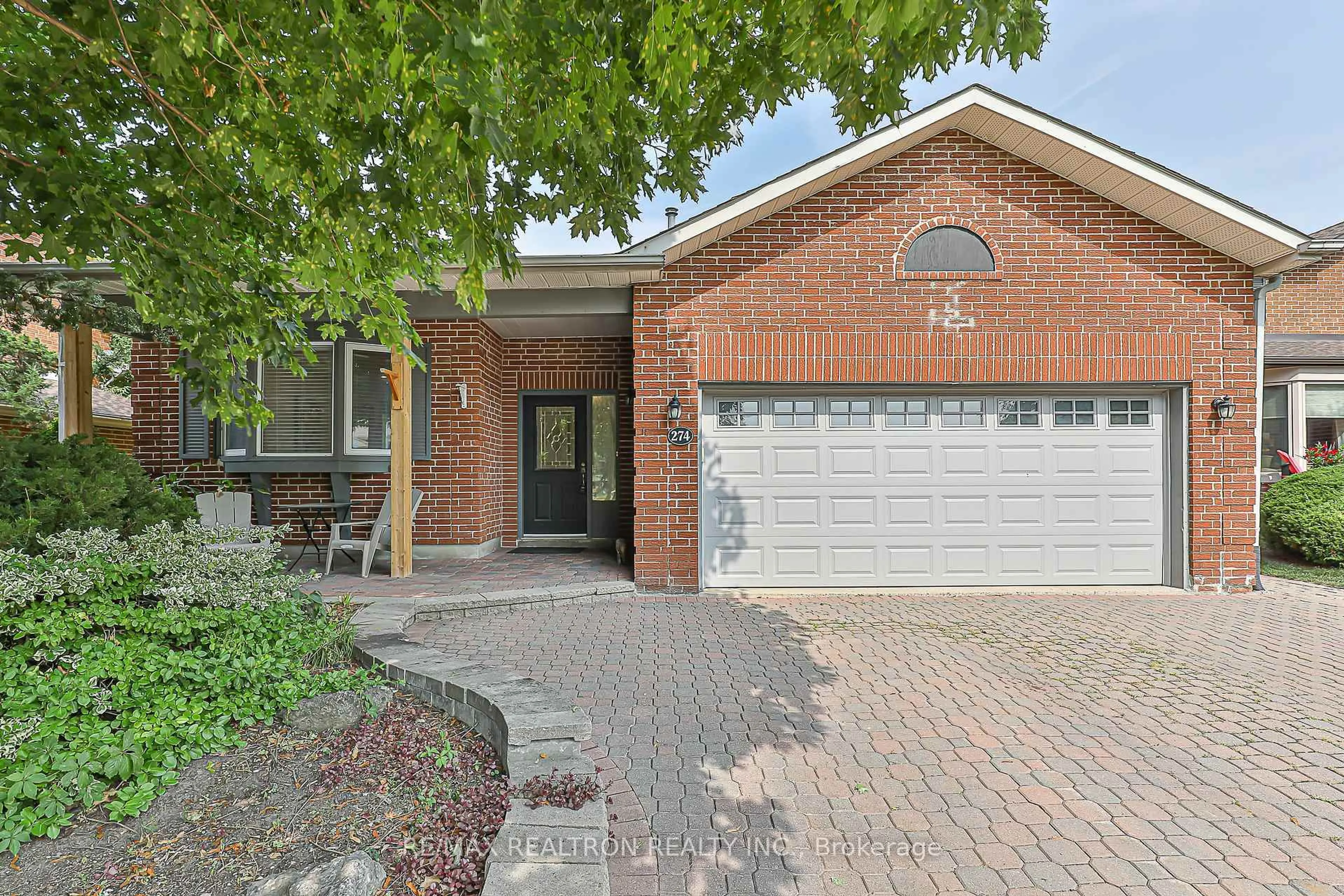 Home with brick exterior material, street for 274 Yorshire Dr, Newmarket Ontario L3Y 6J7