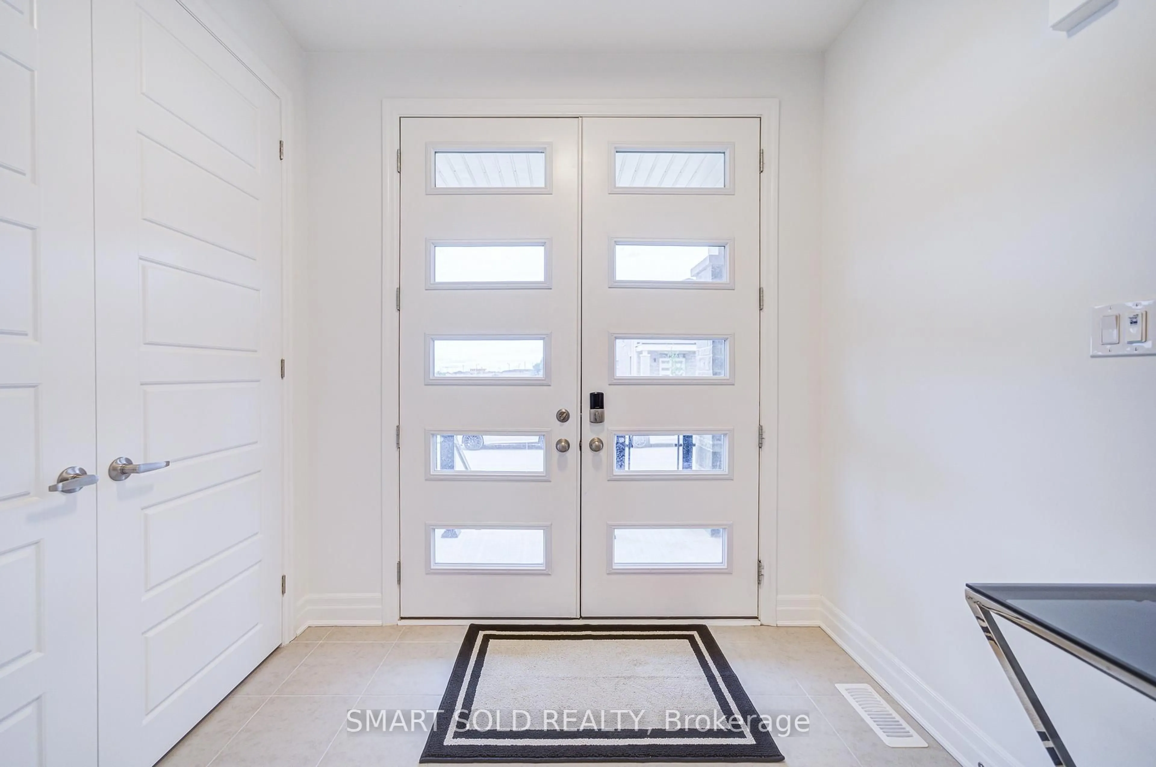 Indoor entryway for 40 Misthollow Cres, Markham Ontario L6C 3M5