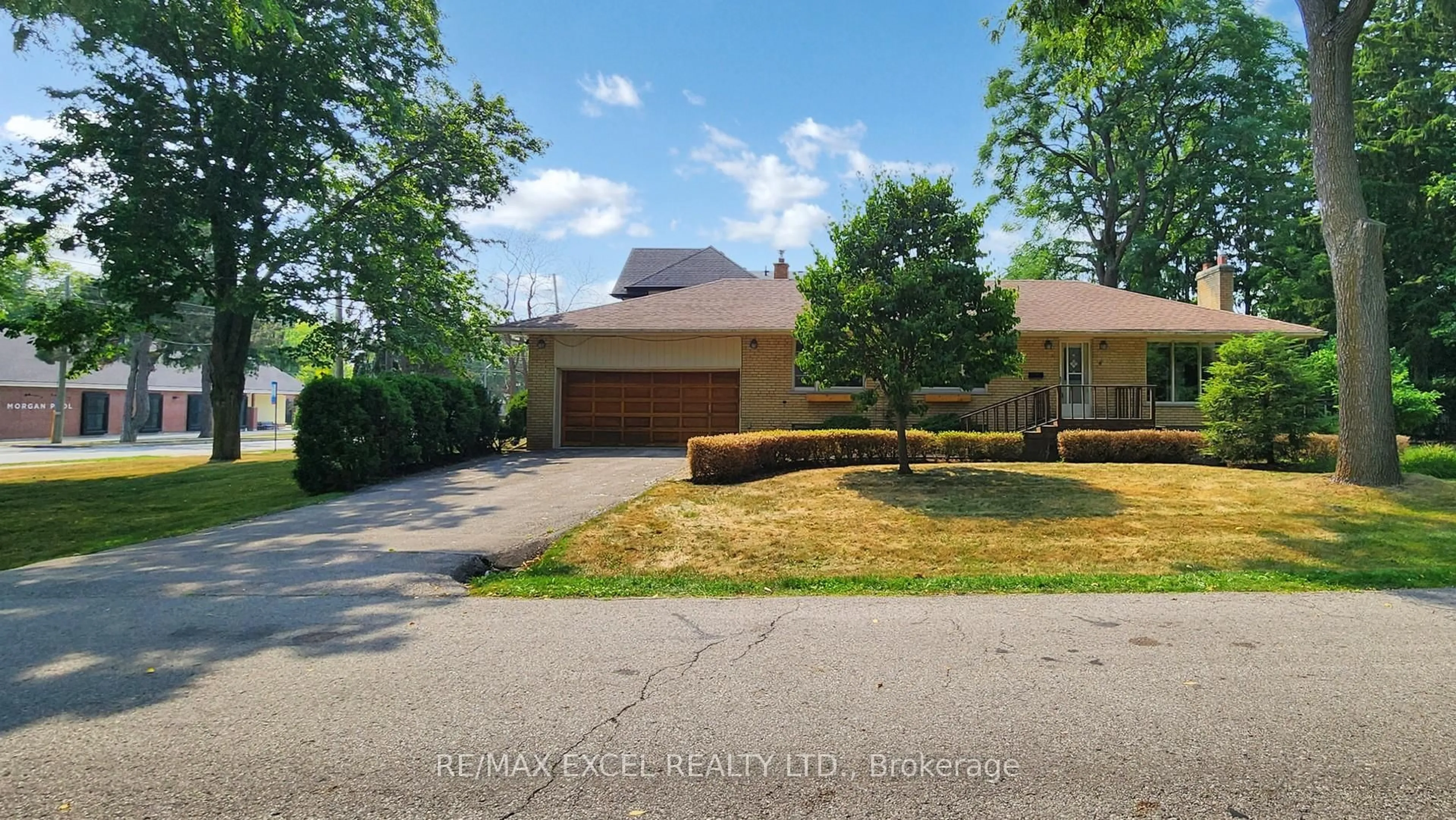 A pic from outside/outdoor area/front of a property/back of a property/a pic from drone, street for 4 Orchard St, Markham Ontario L3P 2T1