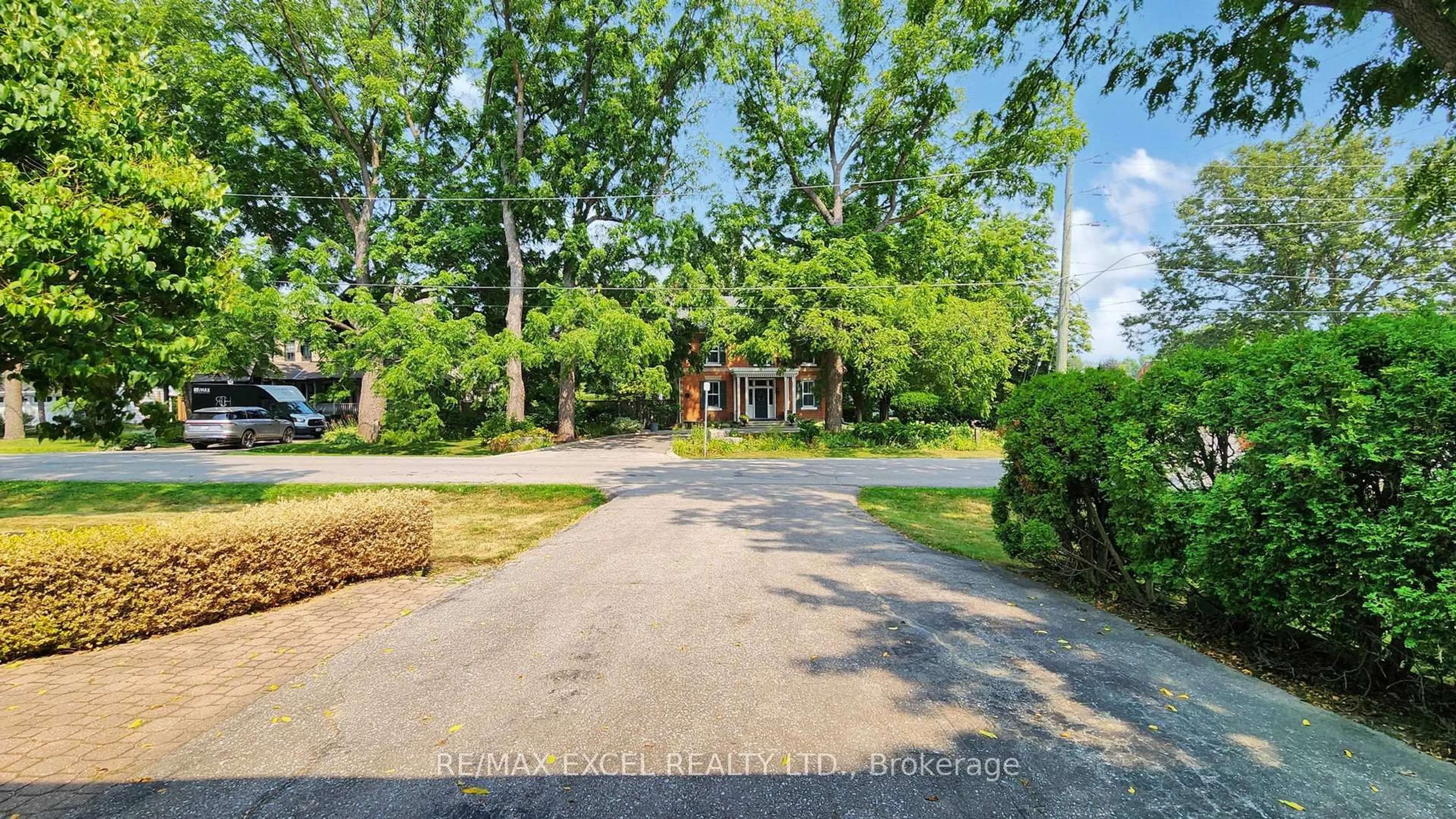 A pic from outside/outdoor area/front of a property/back of a property/a pic from drone, street for 4 Orchard St, Markham Ontario L3P 2T1