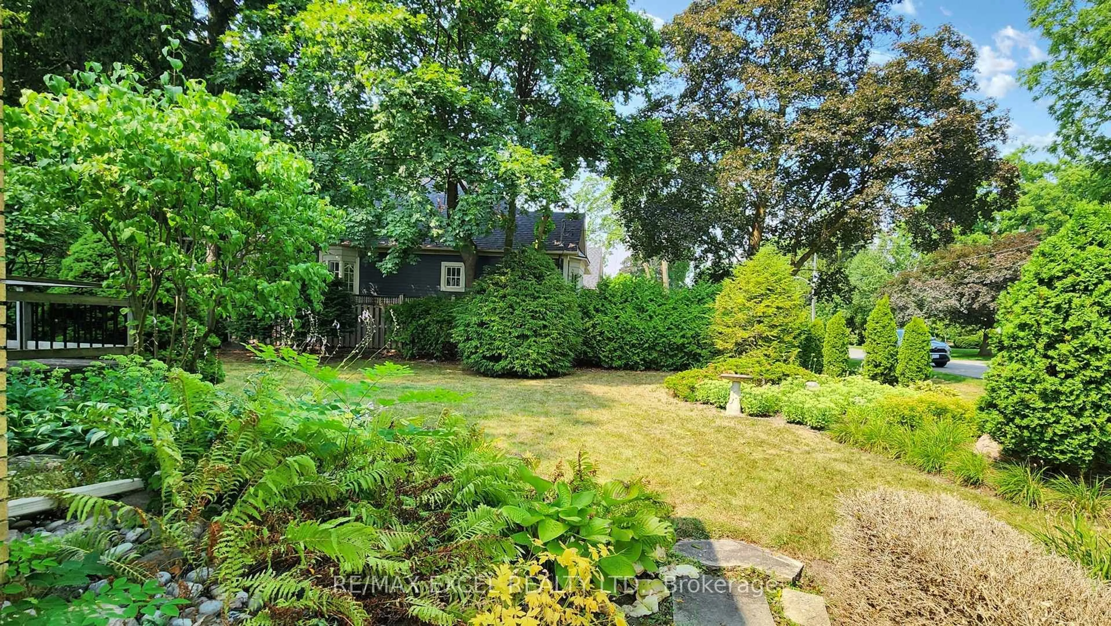 A pic from outside/outdoor area/front of a property/back of a property/a pic from drone, street for 4 Orchard St, Markham Ontario L3P 2T1