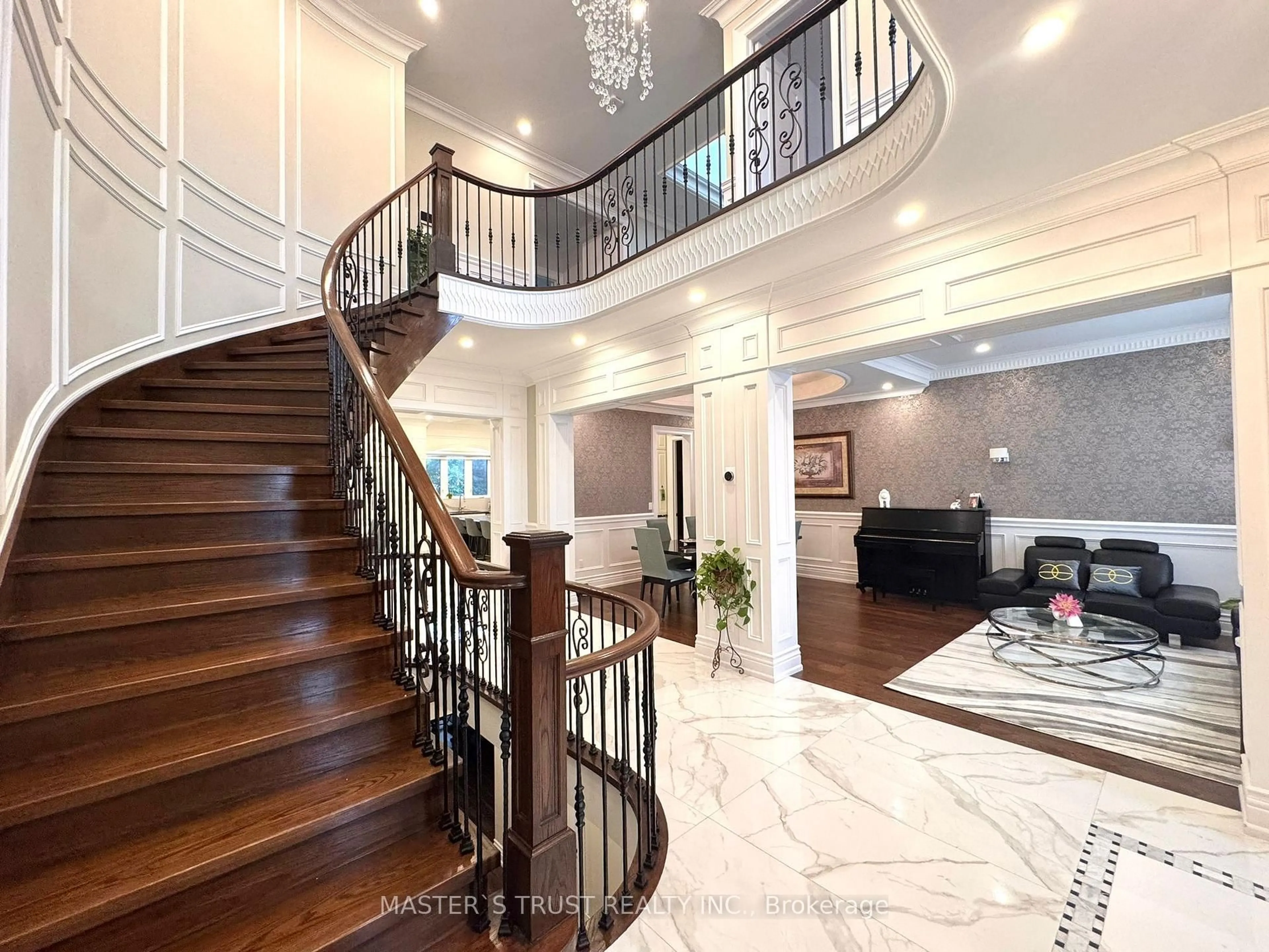Indoor foyer for 7 Trumpour Crt, Markham Ontario L3R 2L4