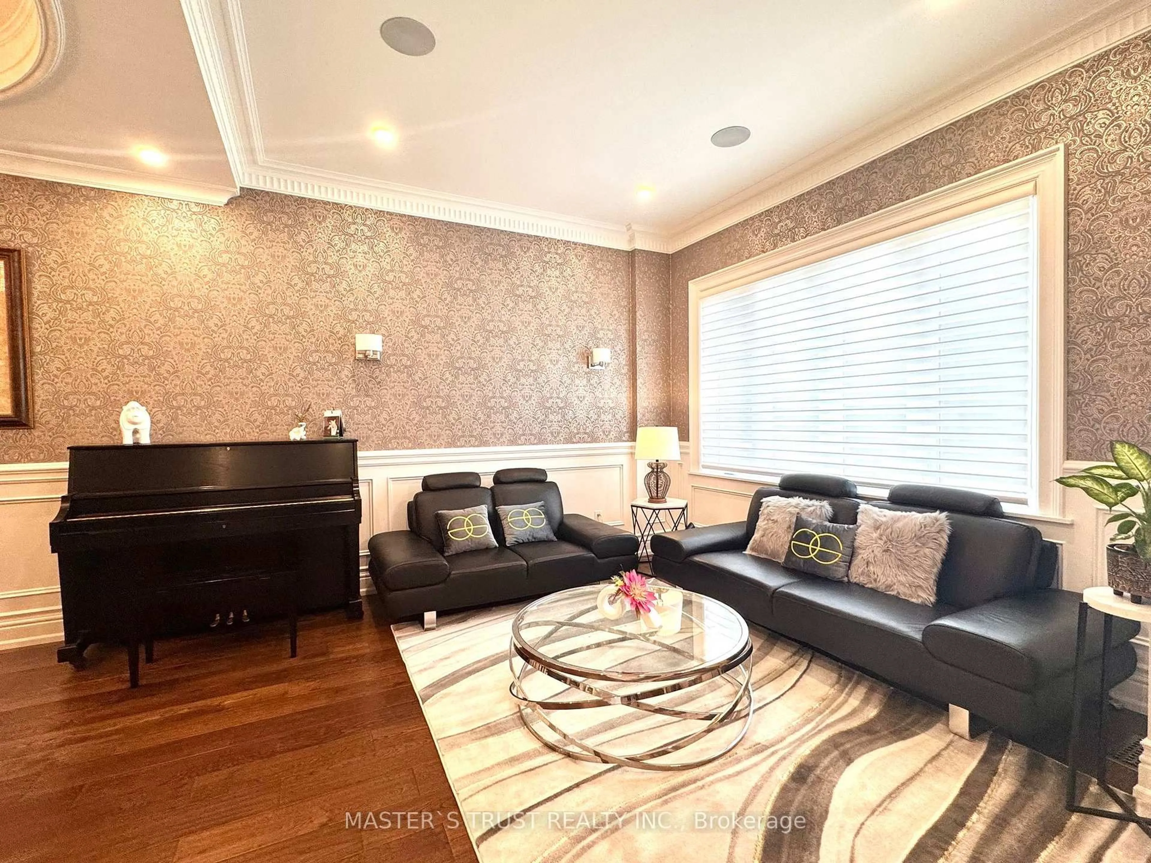 Living room with furniture, wood/laminate floor for 7 Trumpour Crt, Markham Ontario L3R 2L4