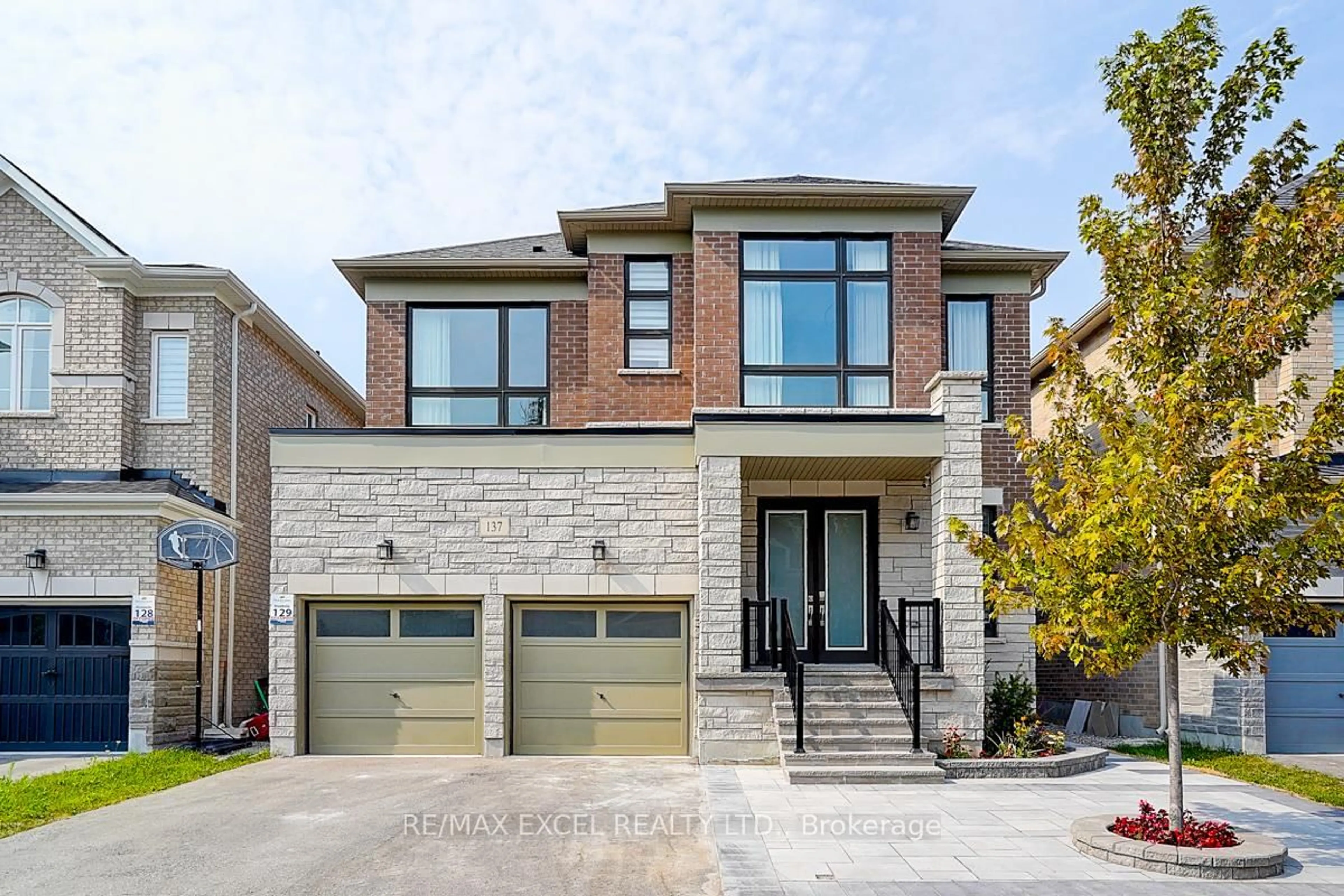 Home with brick exterior material, street for 137 Pine Hill Cres, Aurora Ontario L4G 3X9