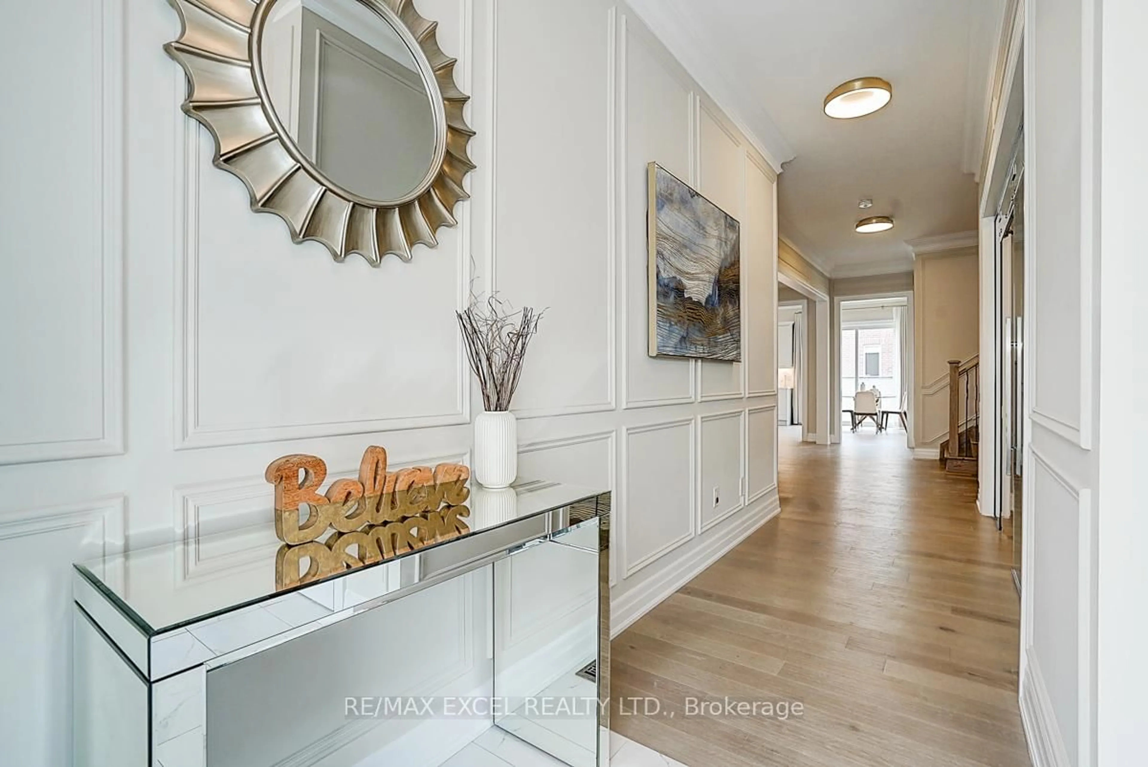 Indoor entryway for 137 Pine Hill Cres, Aurora Ontario L4G 3X9