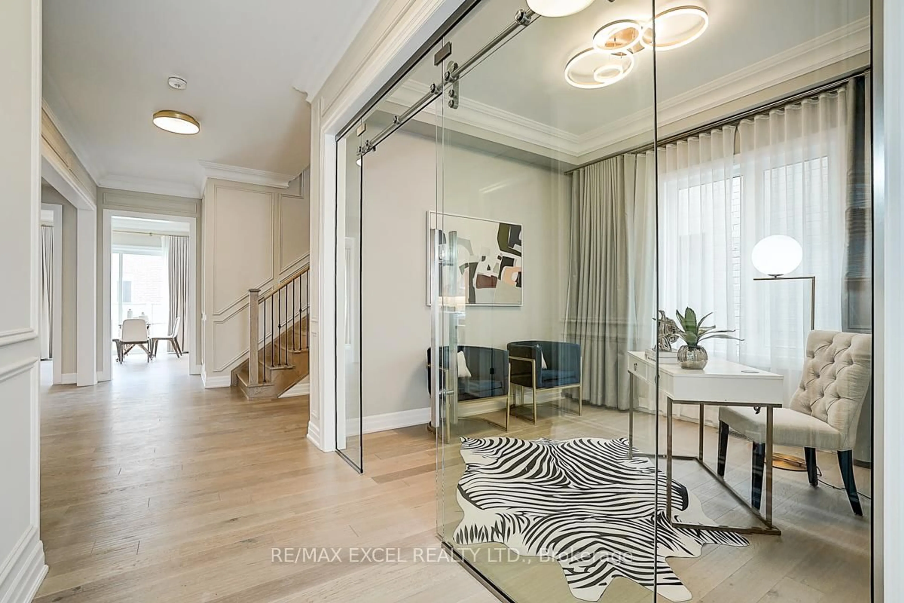 Indoor entryway for 137 Pine Hill Cres, Aurora Ontario L4G 3X9