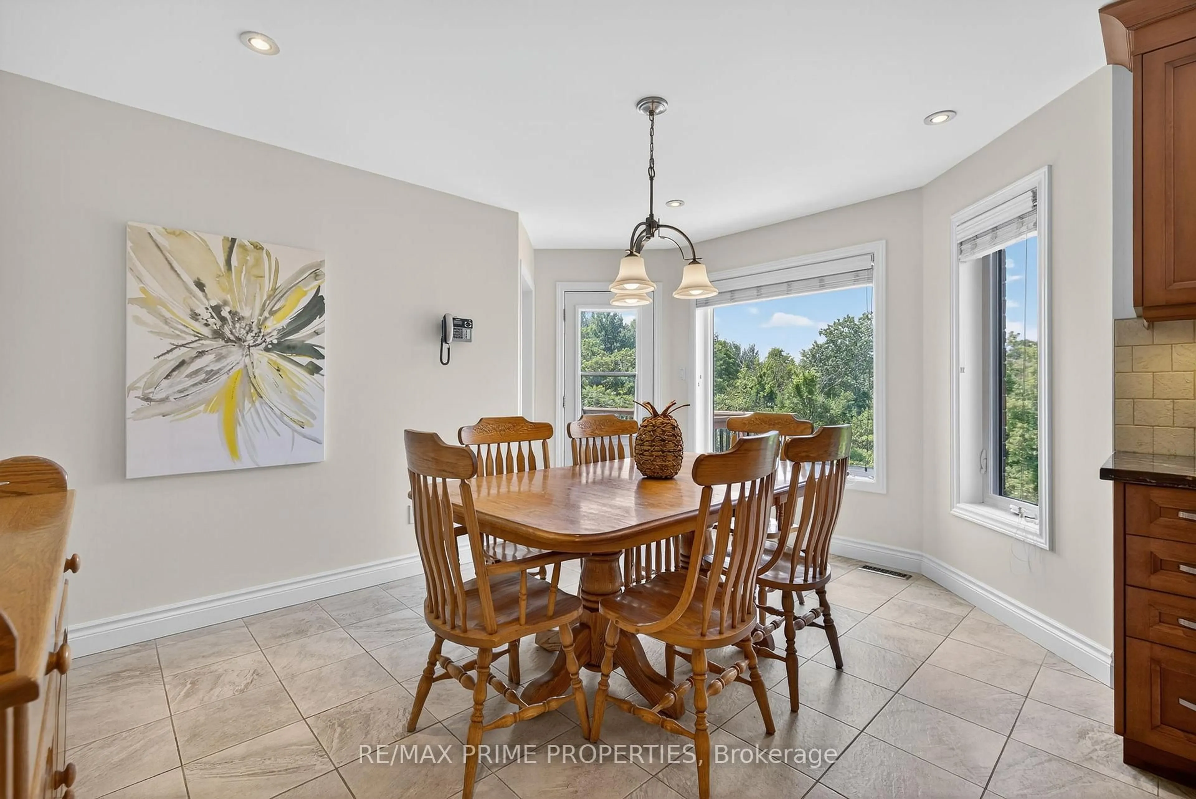 Dining room, ceramic/tile floor for 396 Devanjan Circ, Newmarket Ontario L3Y 8H5