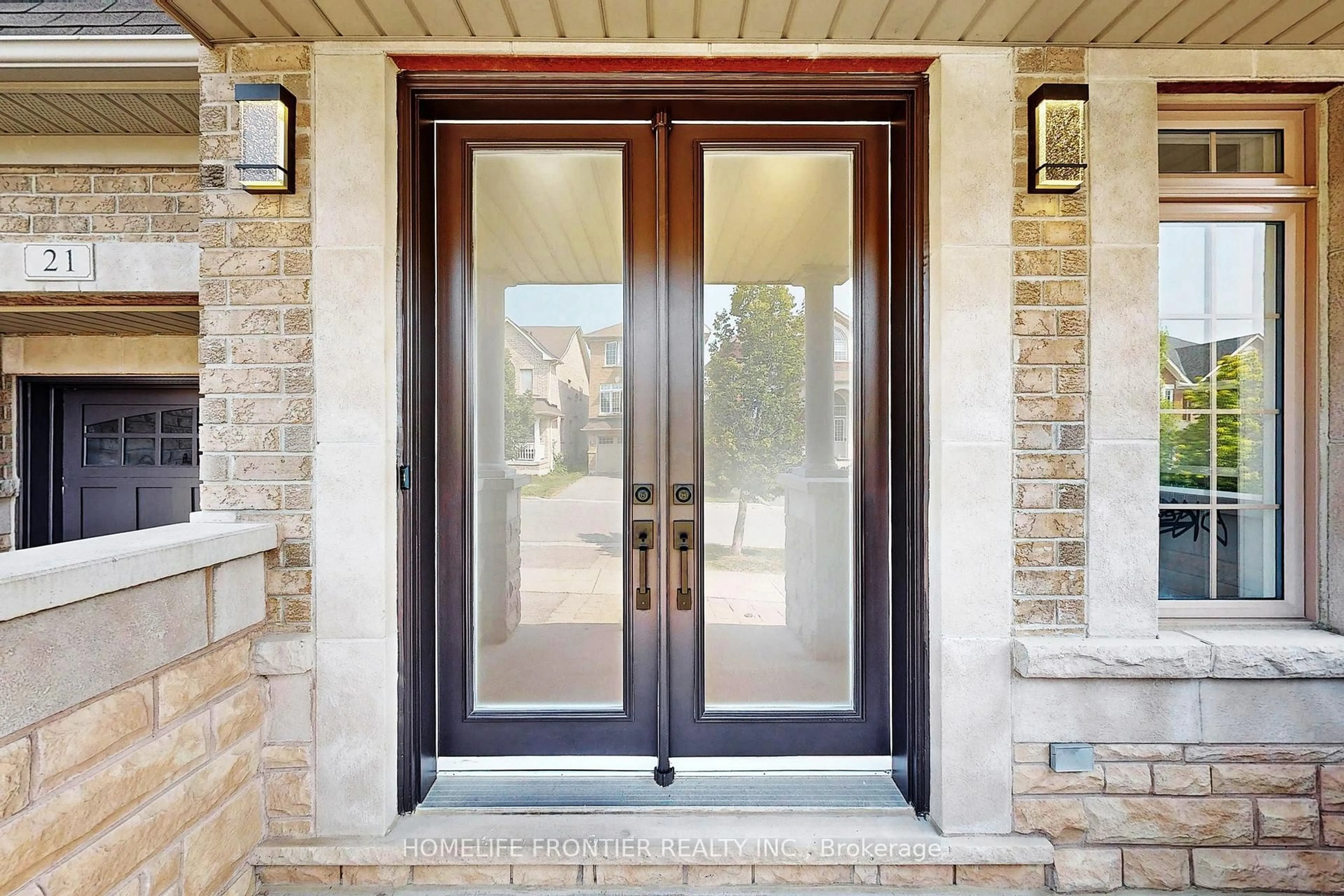 Indoor entryway for 21 Givon St, Vaughan Ontario L6A 0W2
