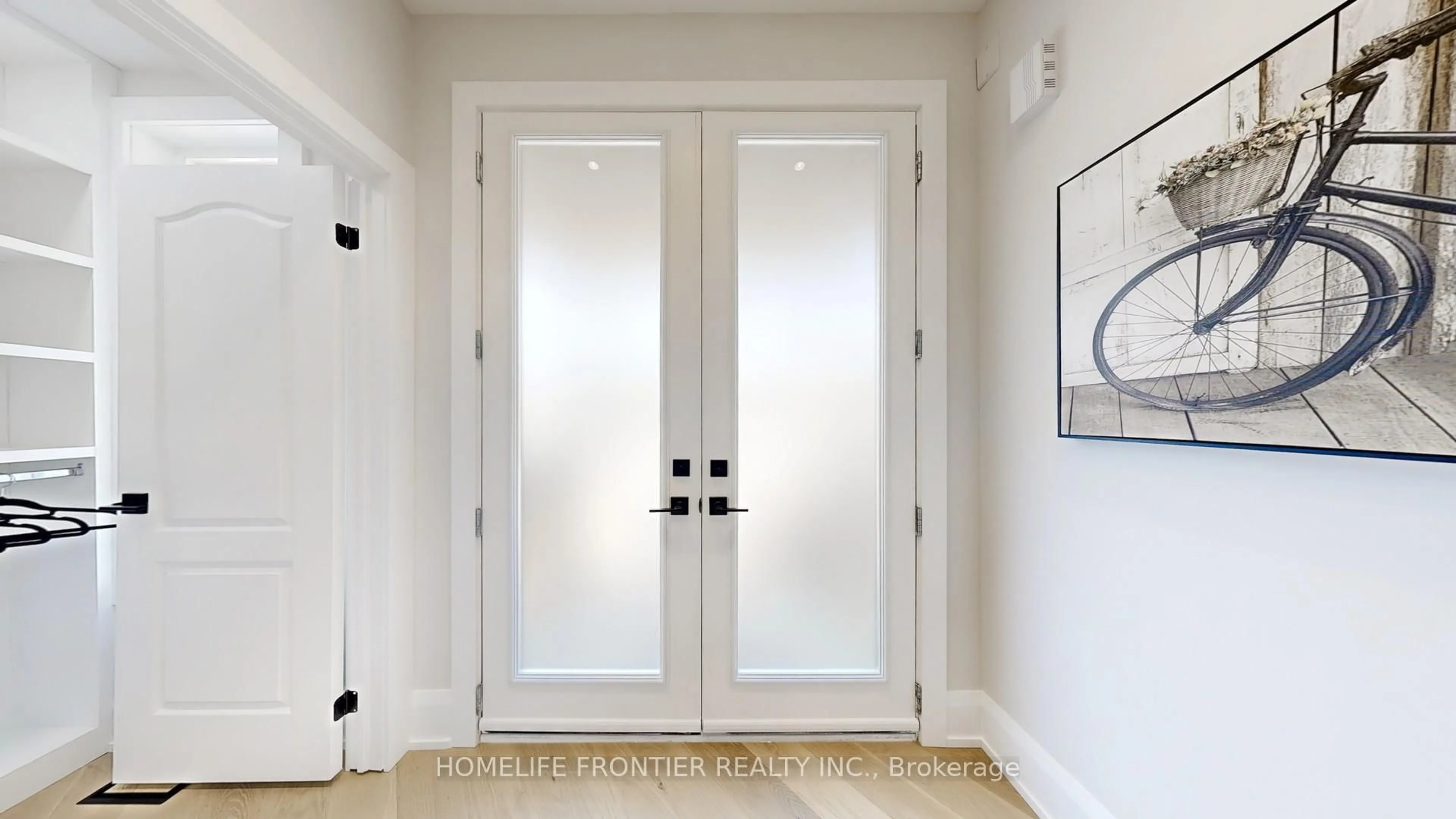 Indoor entryway for 21 Givon St, Vaughan Ontario L6A 0W2