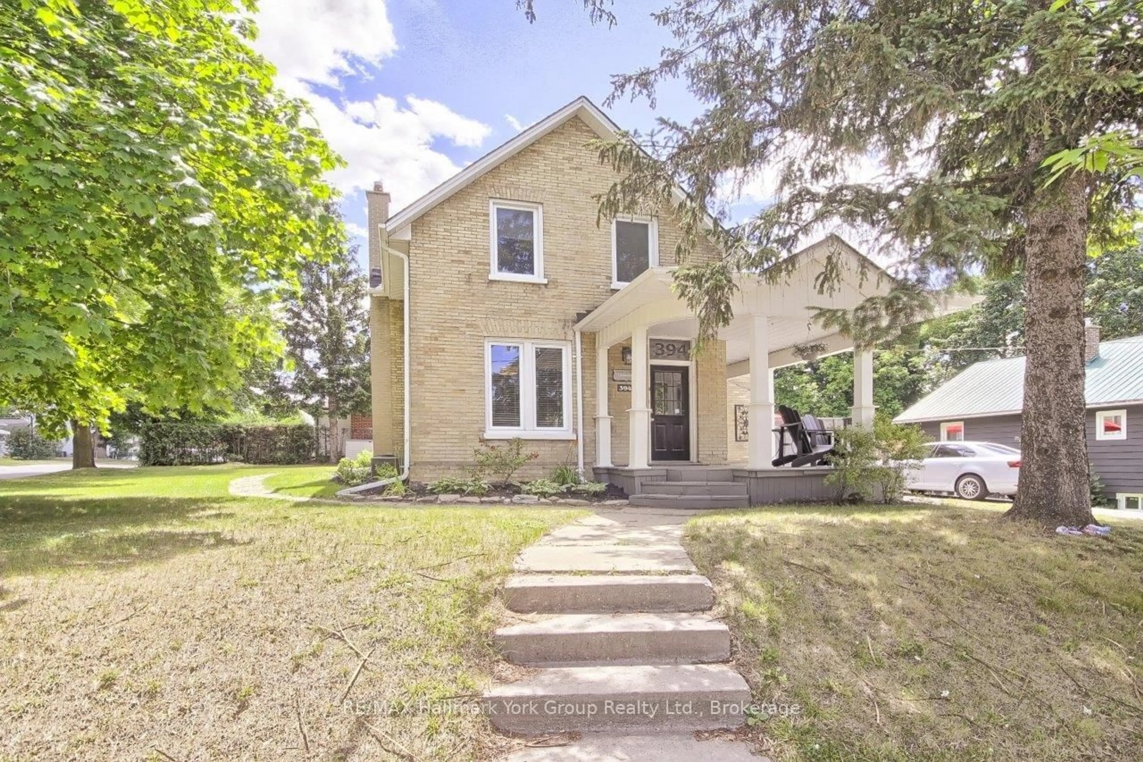 Home with brick exterior material, street for 394 Eagle St, Newmarket Ontario L3Y 1K4