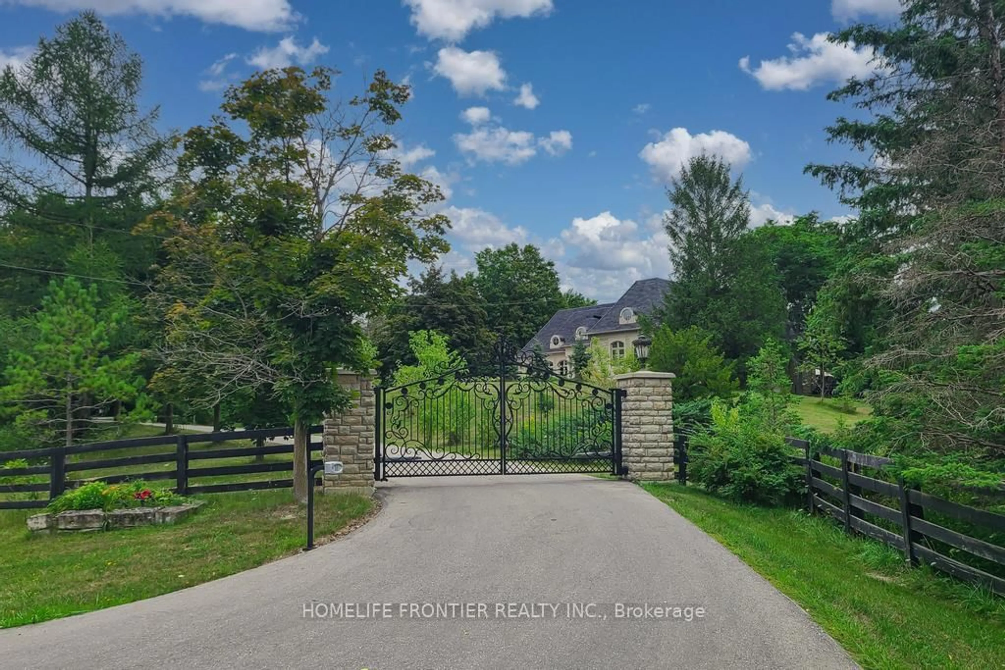 A pic from outside/outdoor area/front of a property/back of a property/a pic from drone, unknown for 7645 16th Sdrd, King Ontario L7E 5R7