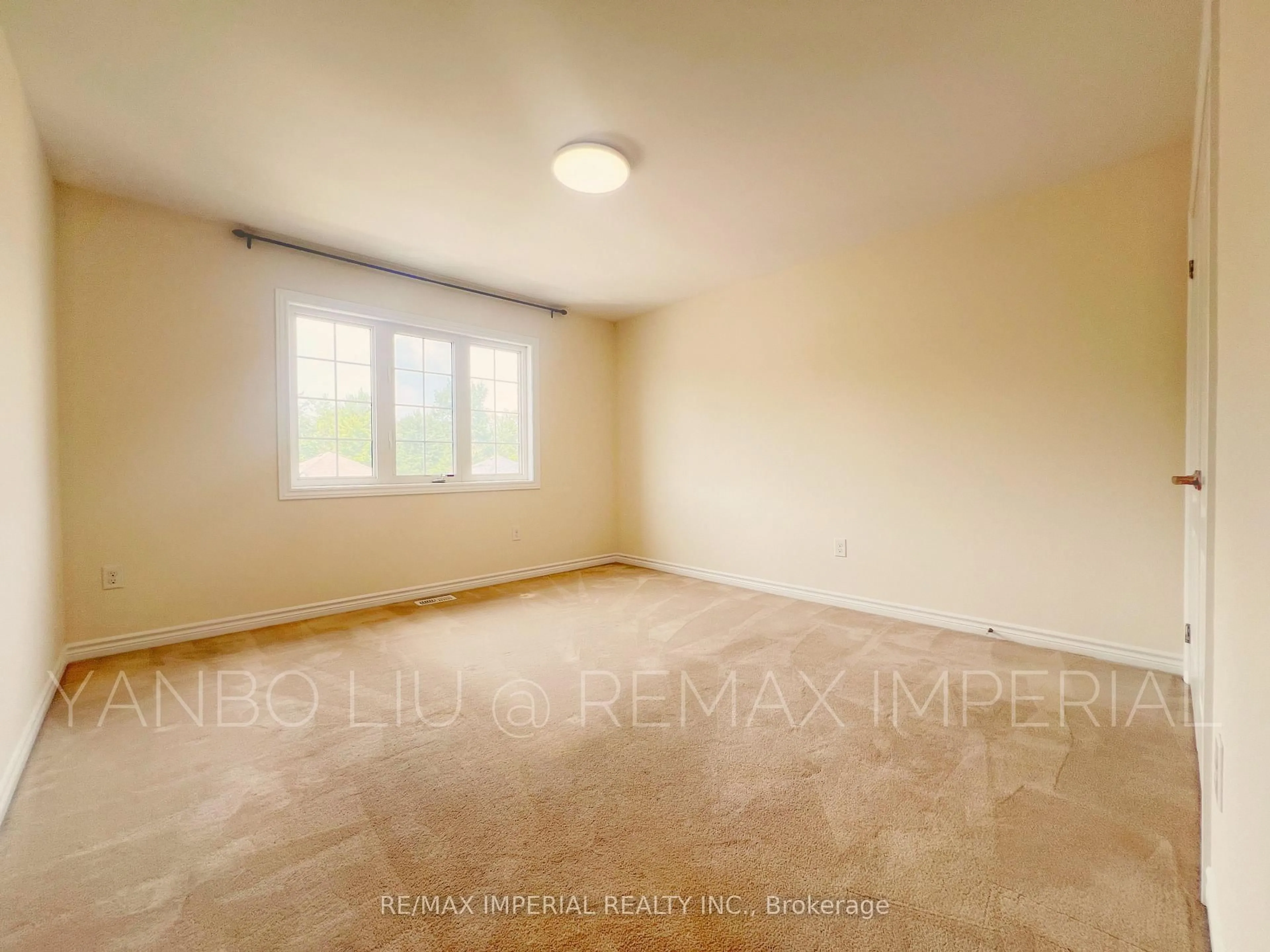 A pic of a room for 155 Art West Ave, Newmarket Ontario L3X 0C1