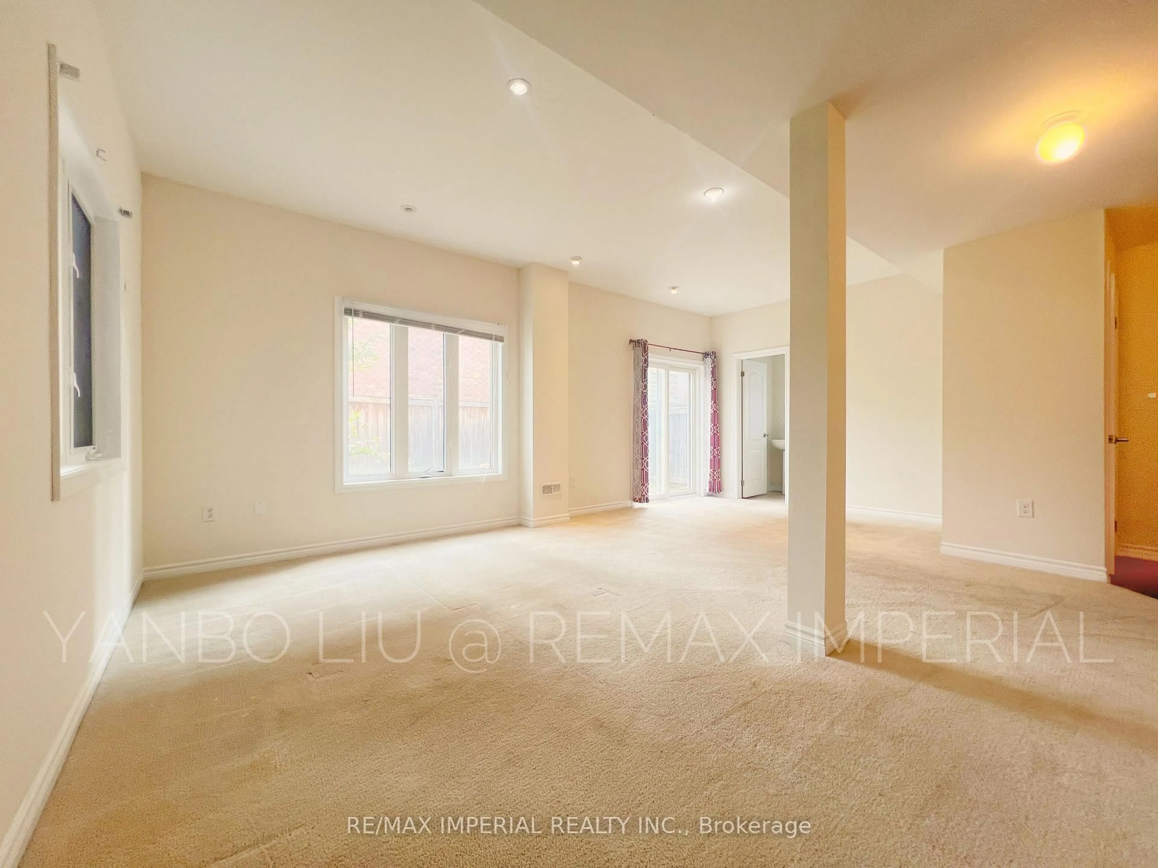 A pic of a room for 155 Art West Ave, Newmarket Ontario L3X 0C1