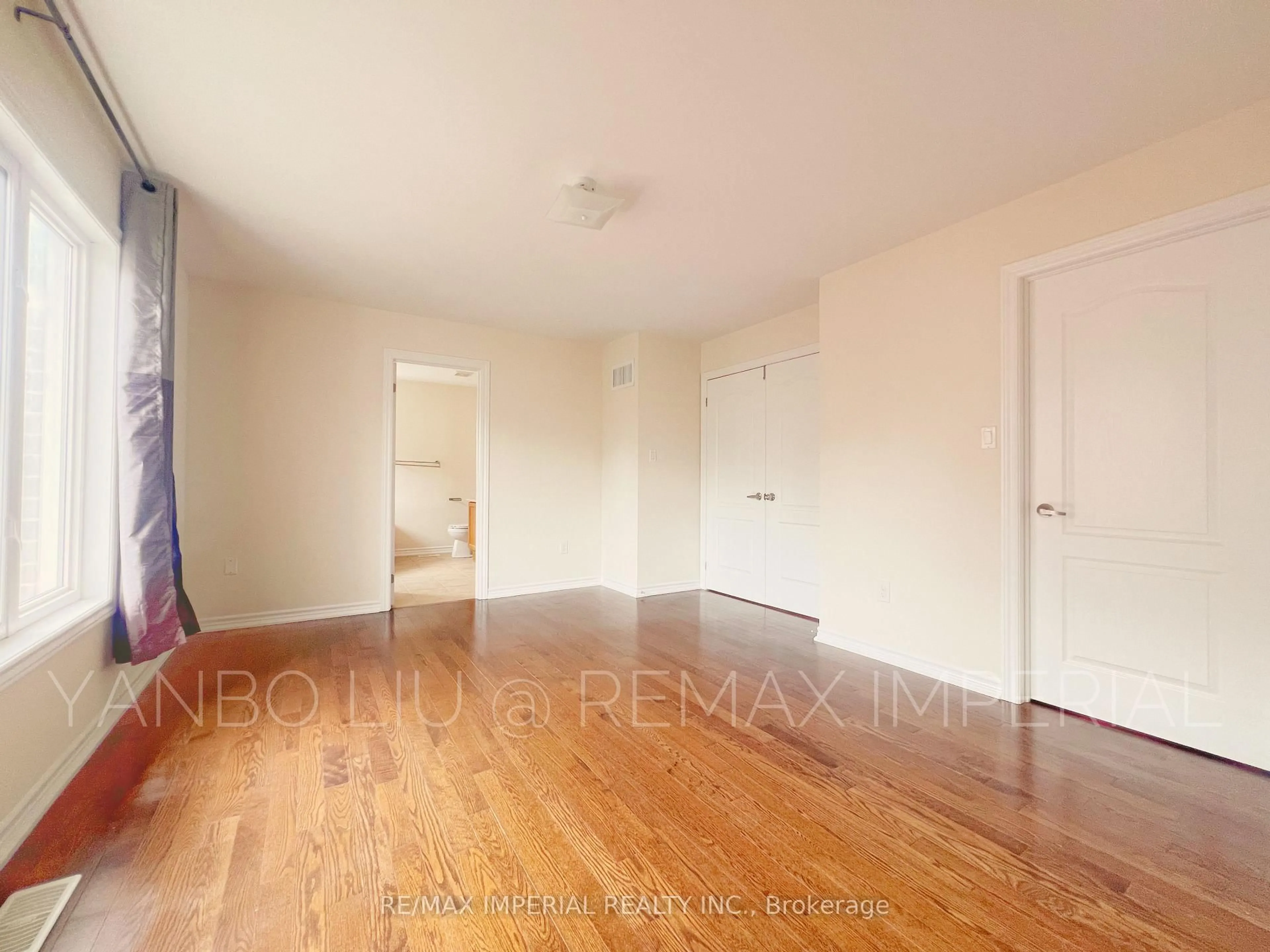 A pic of a room for 155 Art West Ave, Newmarket Ontario L3X 0C1