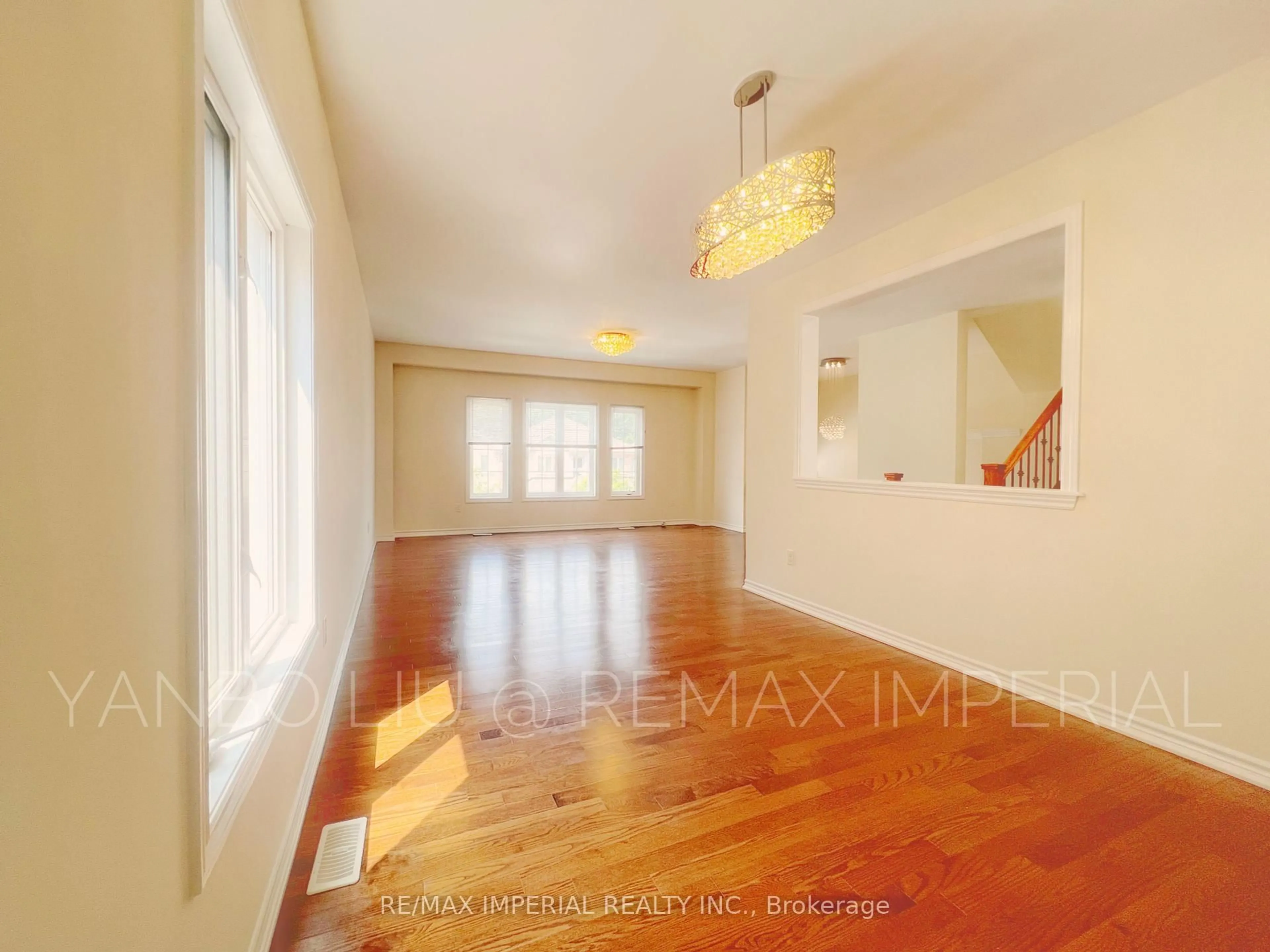 A pic of a room for 155 Art West Ave, Newmarket Ontario L3X 0C1