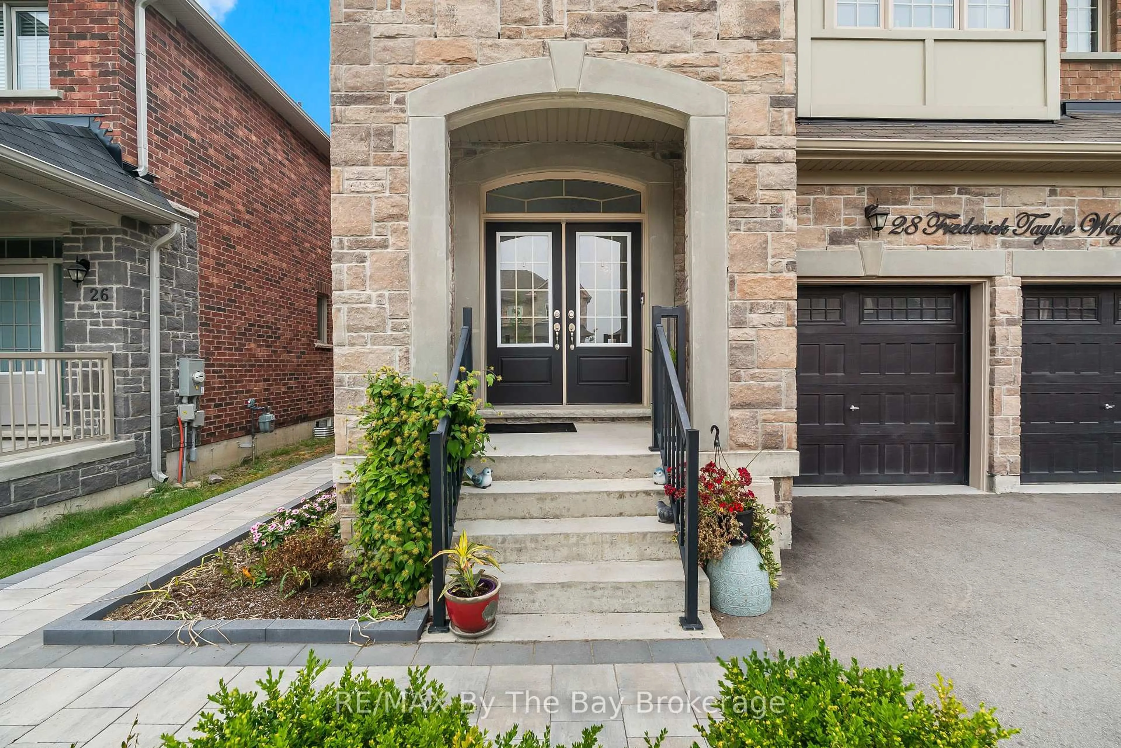 Unknown for 28 Frederick Taylor Way, East Gwillimbury Ontario L0G 1M0