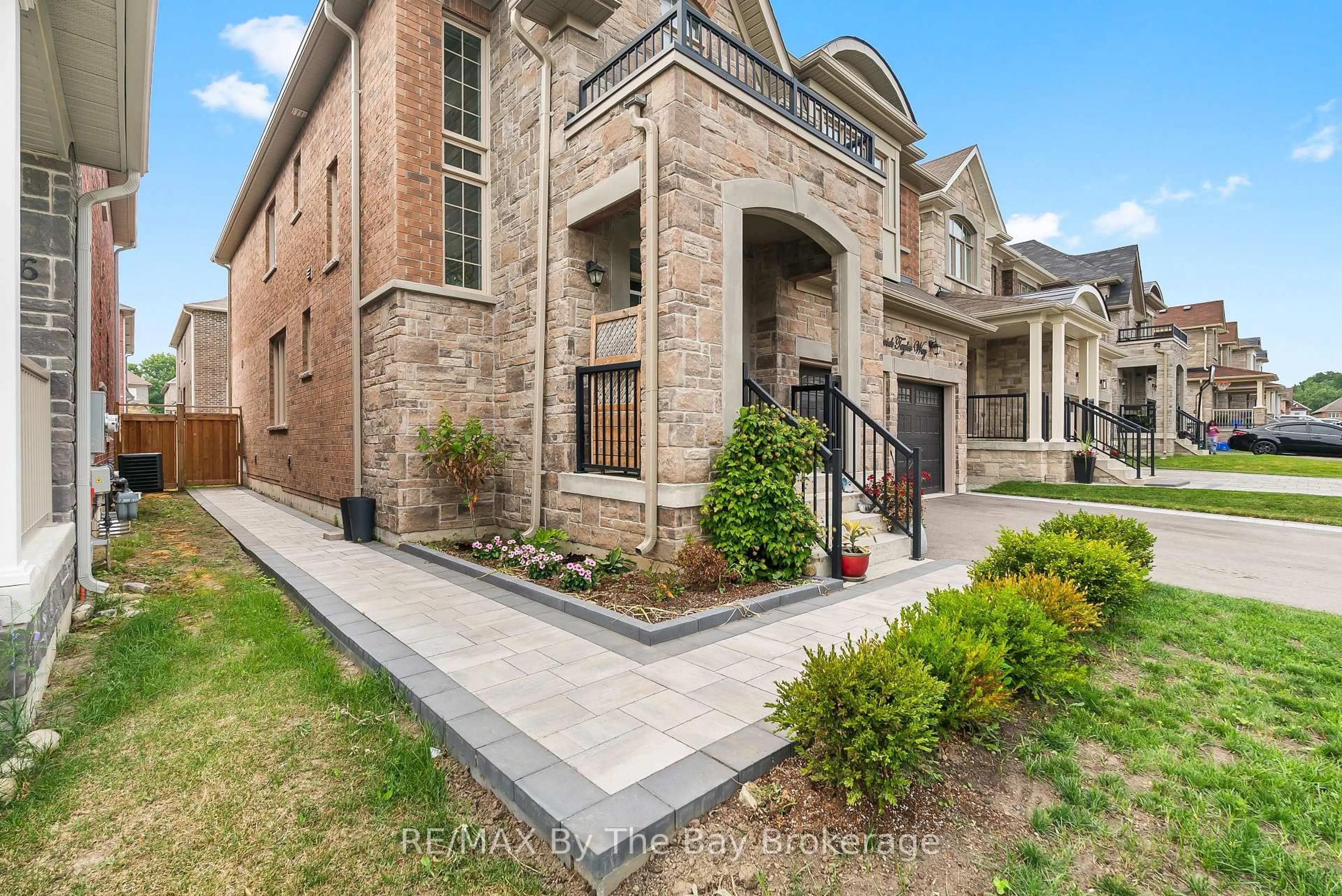 Home with brick exterior material, street for 28 Frederick Taylor Way, East Gwillimbury Ontario L0G 1M0