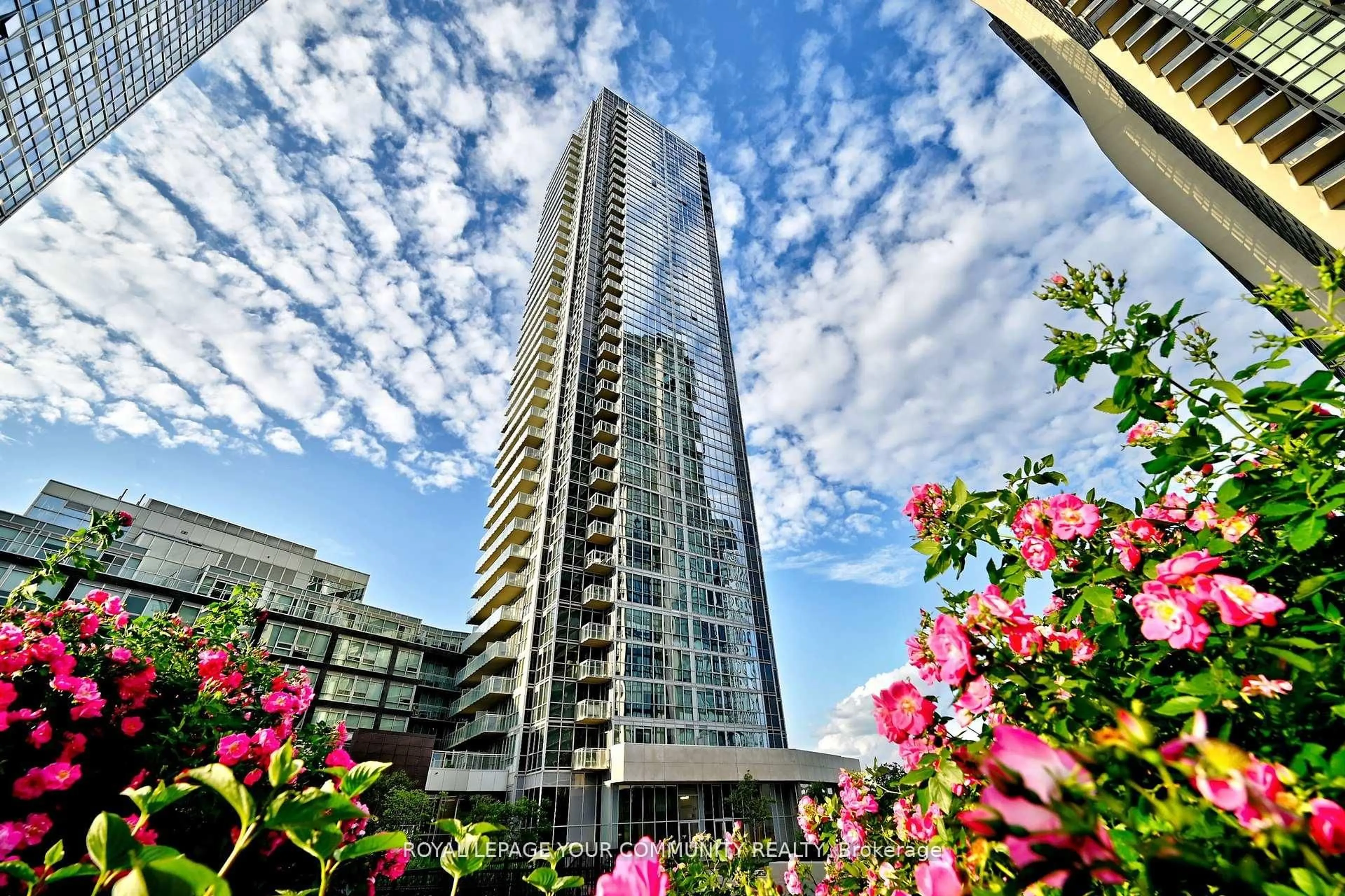 Indoor foyer for 2908 Highway 7 #1607, Vaughan Ontario L4K 0K5
