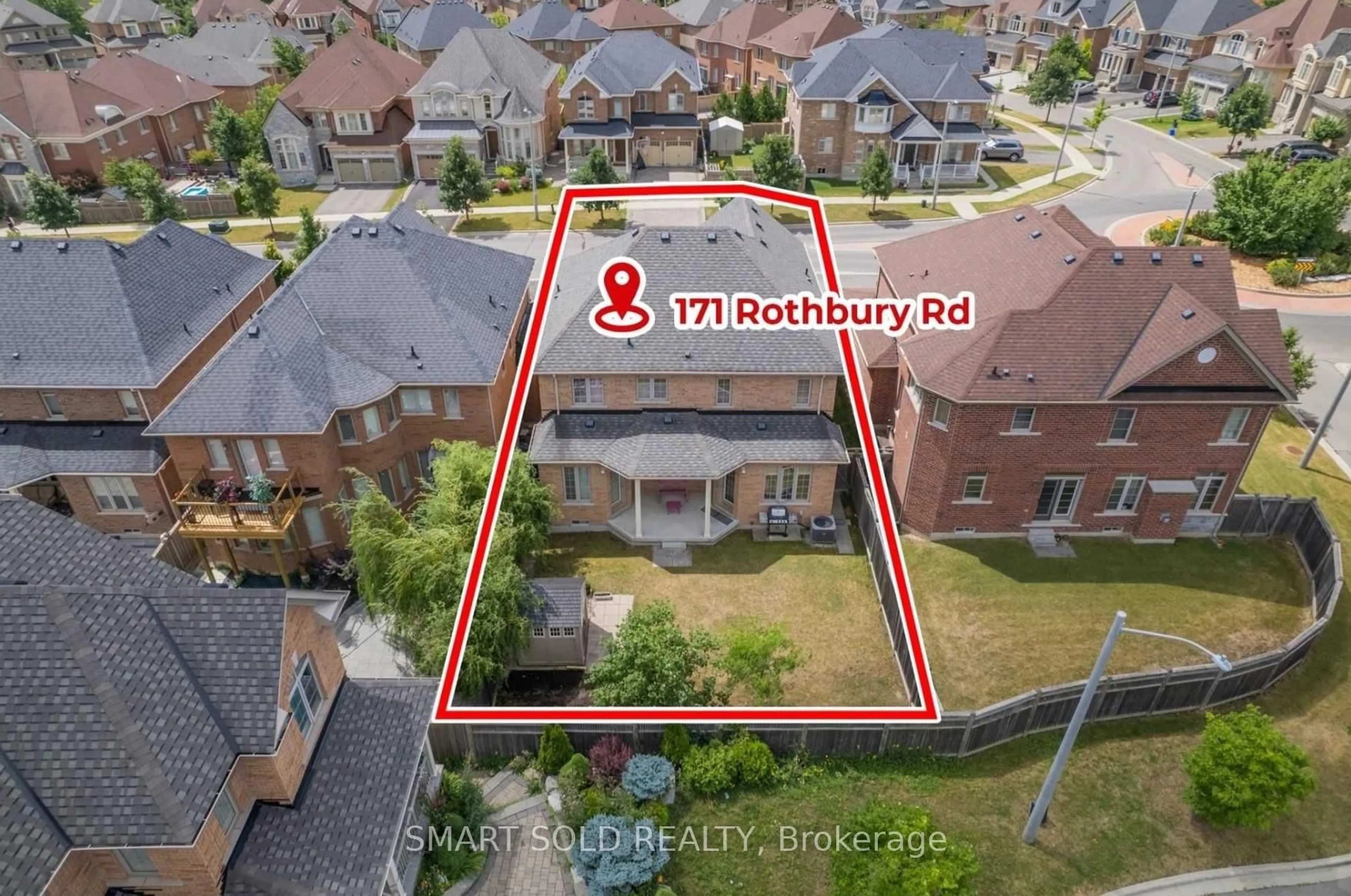 A pic from outside/outdoor area/front of a property/back of a property/a pic from drone, street for 171 Rothbury Rd, Richmond Hill Ontario L4S 0E3