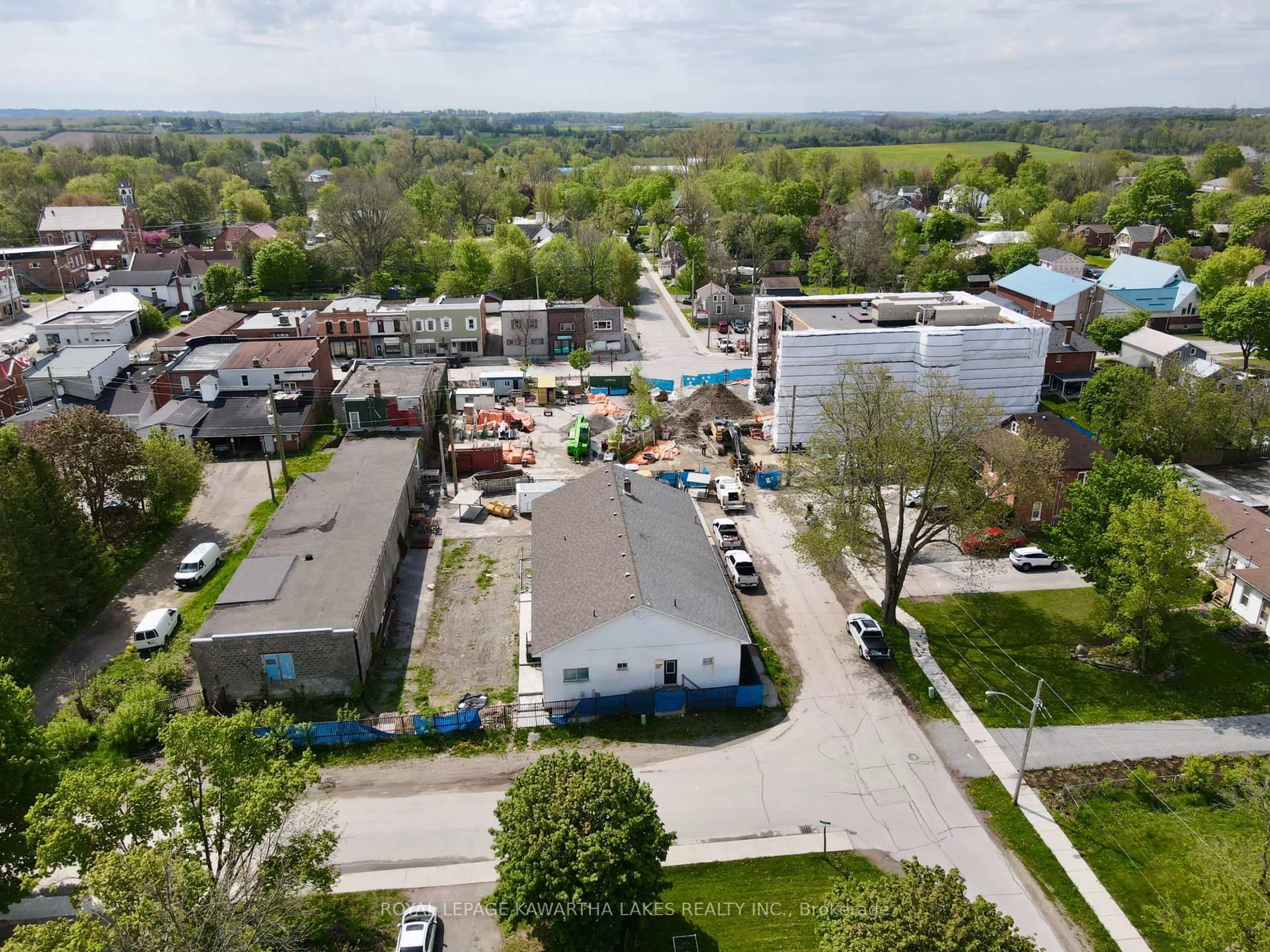A pic from outside/outdoor area/front of a property/back of a property/a pic from drone, street for 21 Ann Steet St, Brock Ontario L0E 1E0