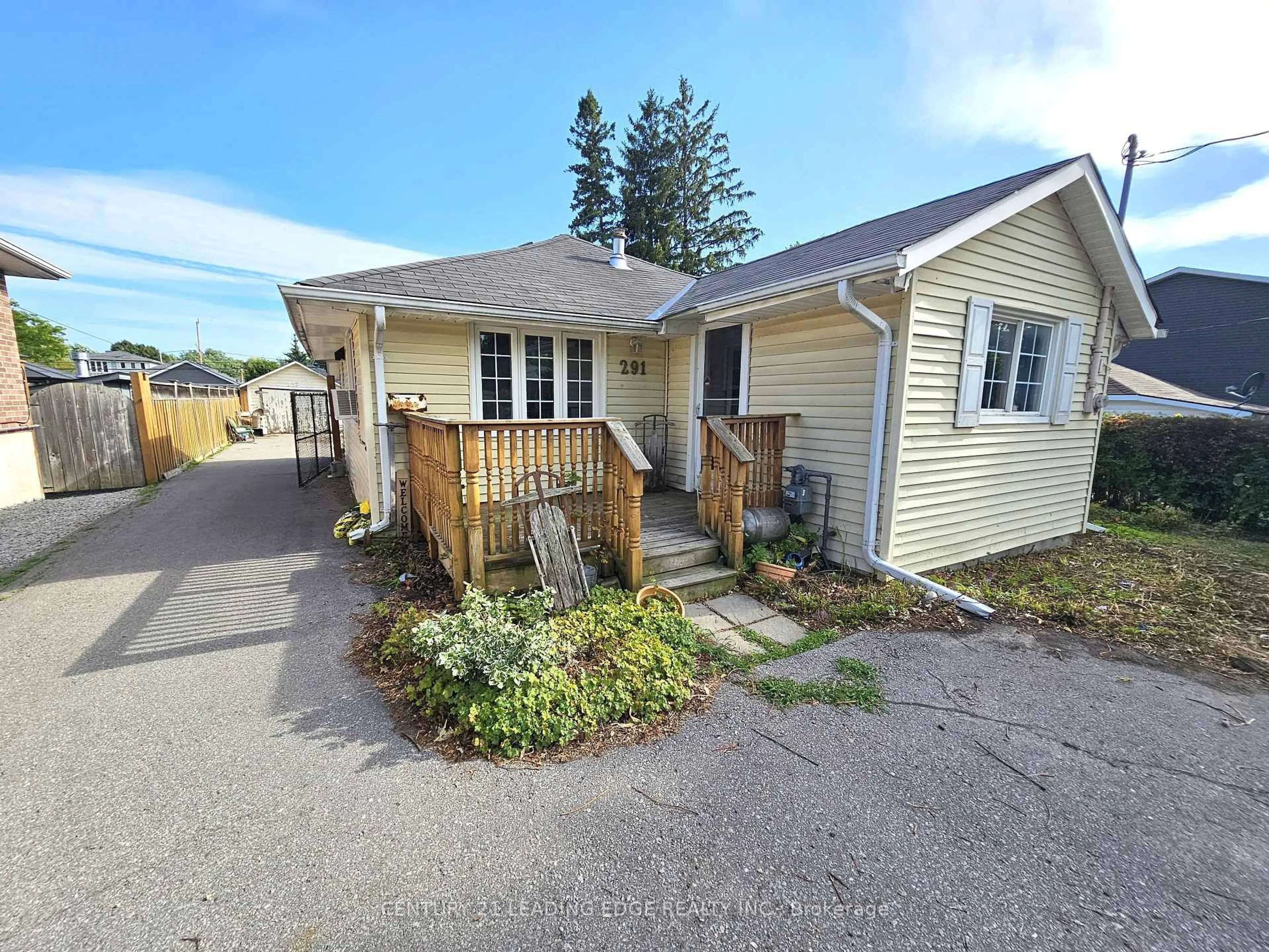A pic from outside/outdoor area/front of a property/back of a property/a pic from drone, street for 291 Miami Dr, Georgina Ontario L4P 2Z5