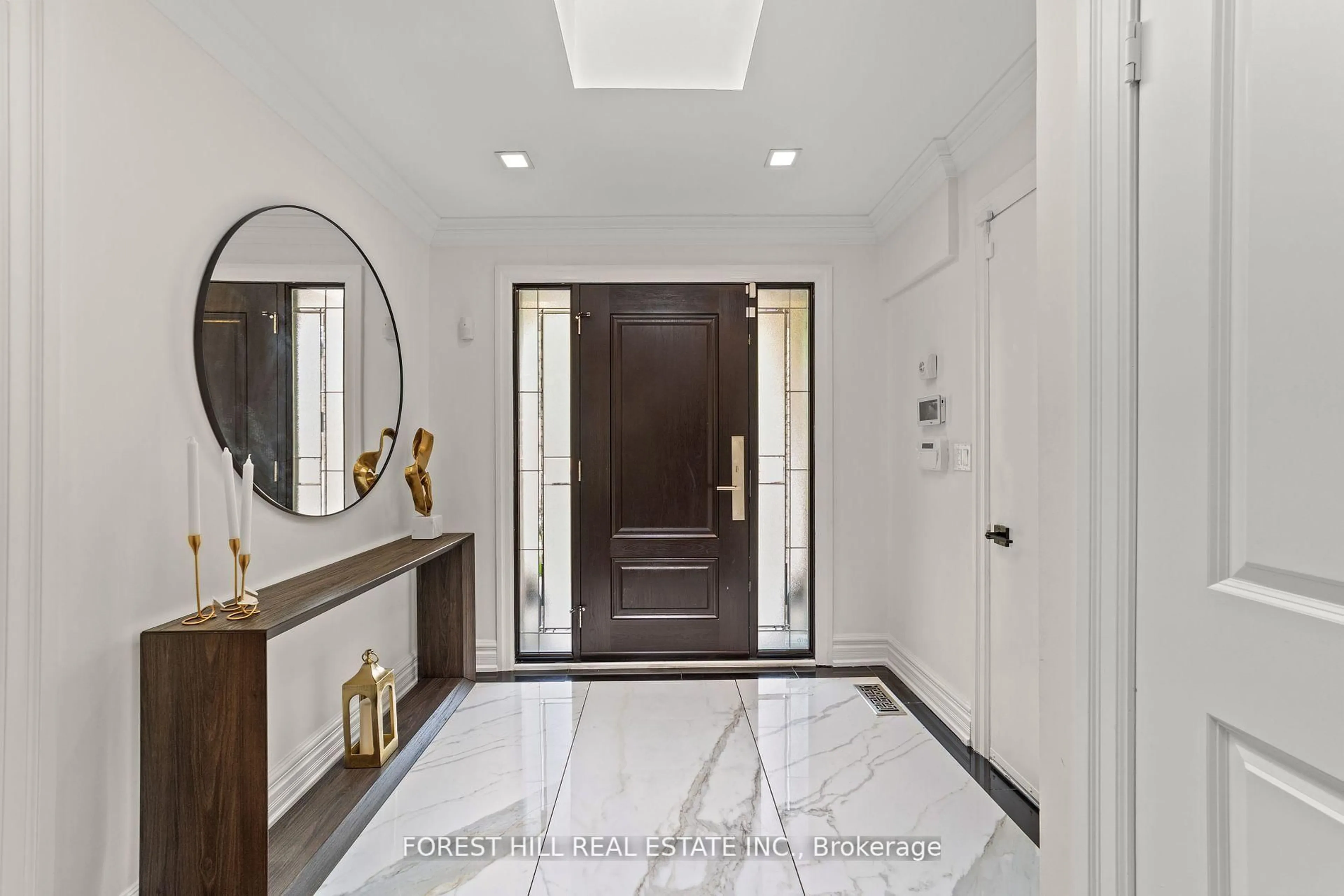 Indoor entryway for 107 Old Surrey Lane, Richmond Hill Ontario L4C 6R8