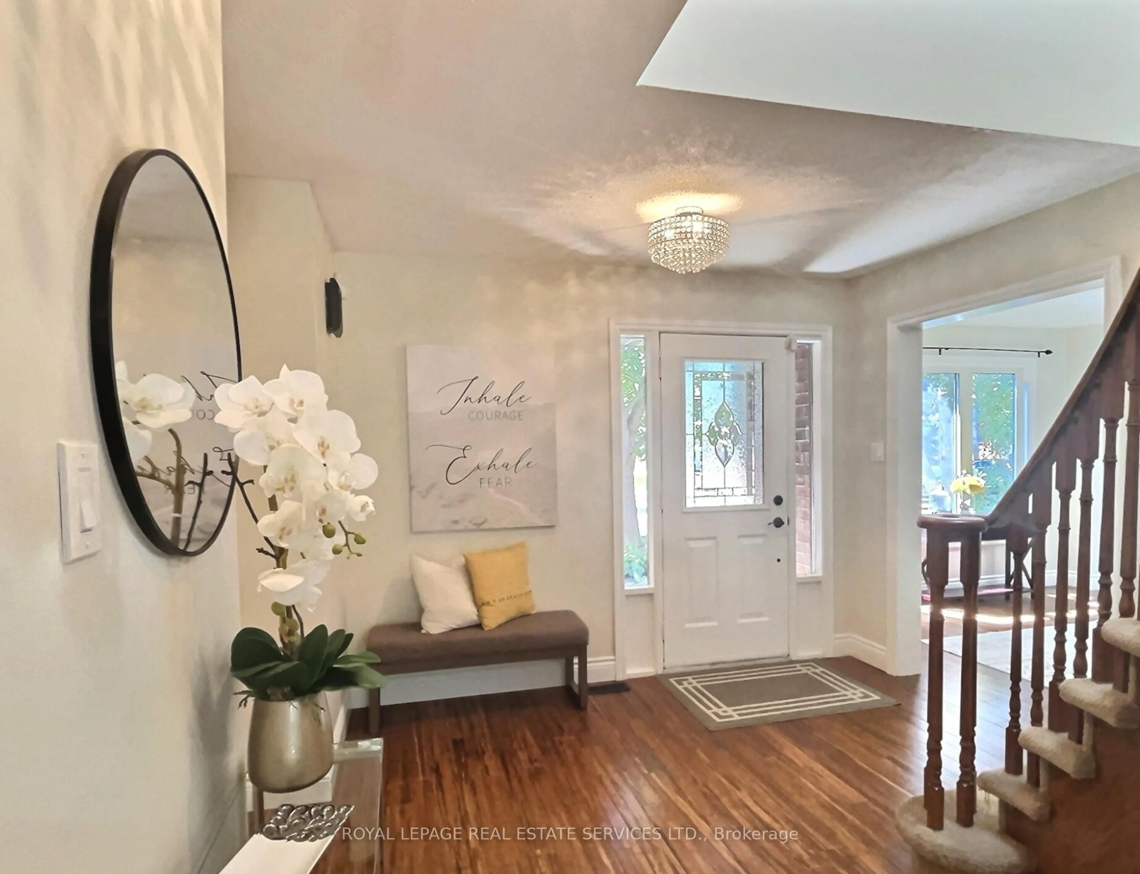 Indoor entryway for 79 Doris Cres, Newmarket Ontario L3Y 7V5