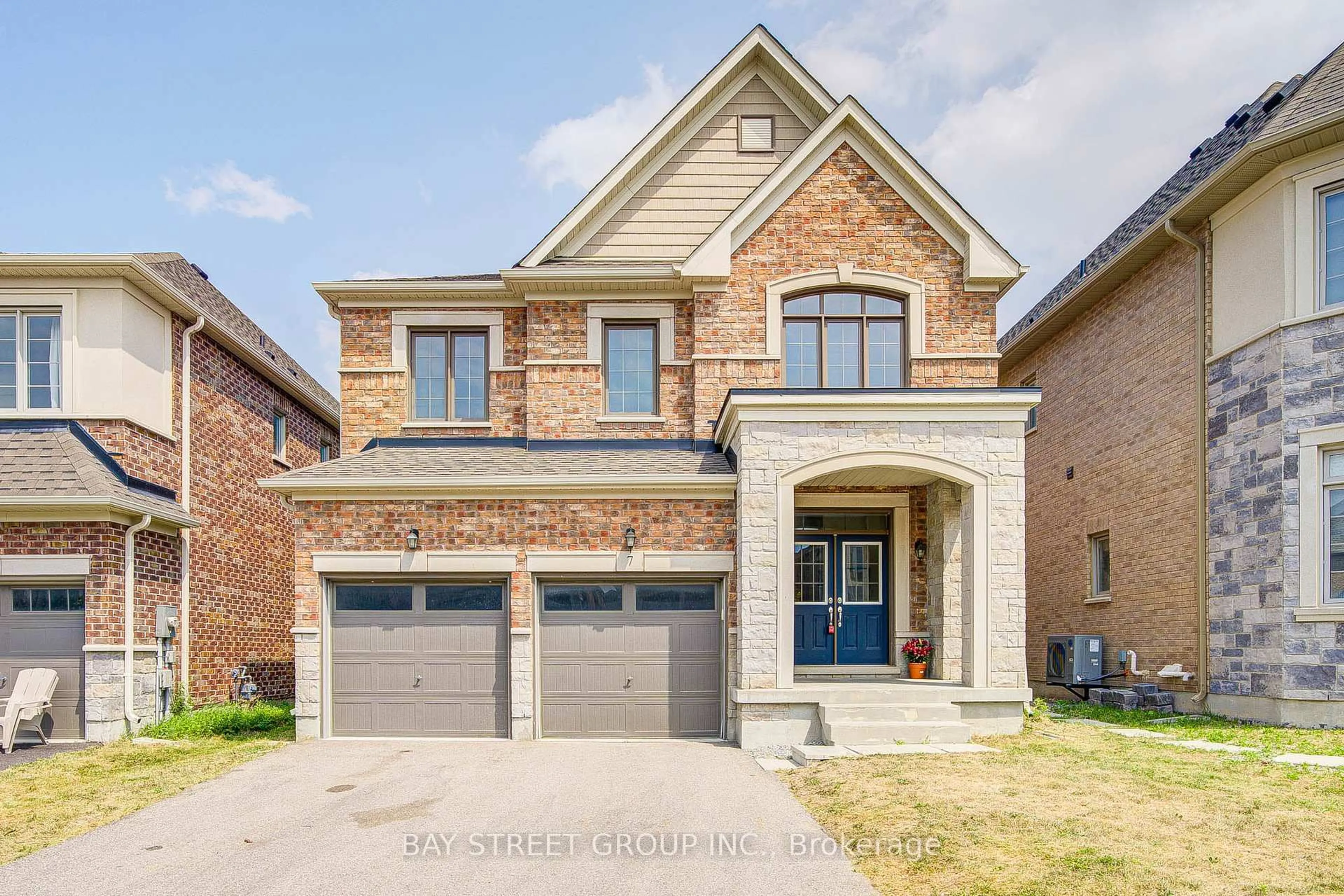 Home with brick exterior material, street for 7 Yarrow Lane, East Gwillimbury Ontario L9N 0T4