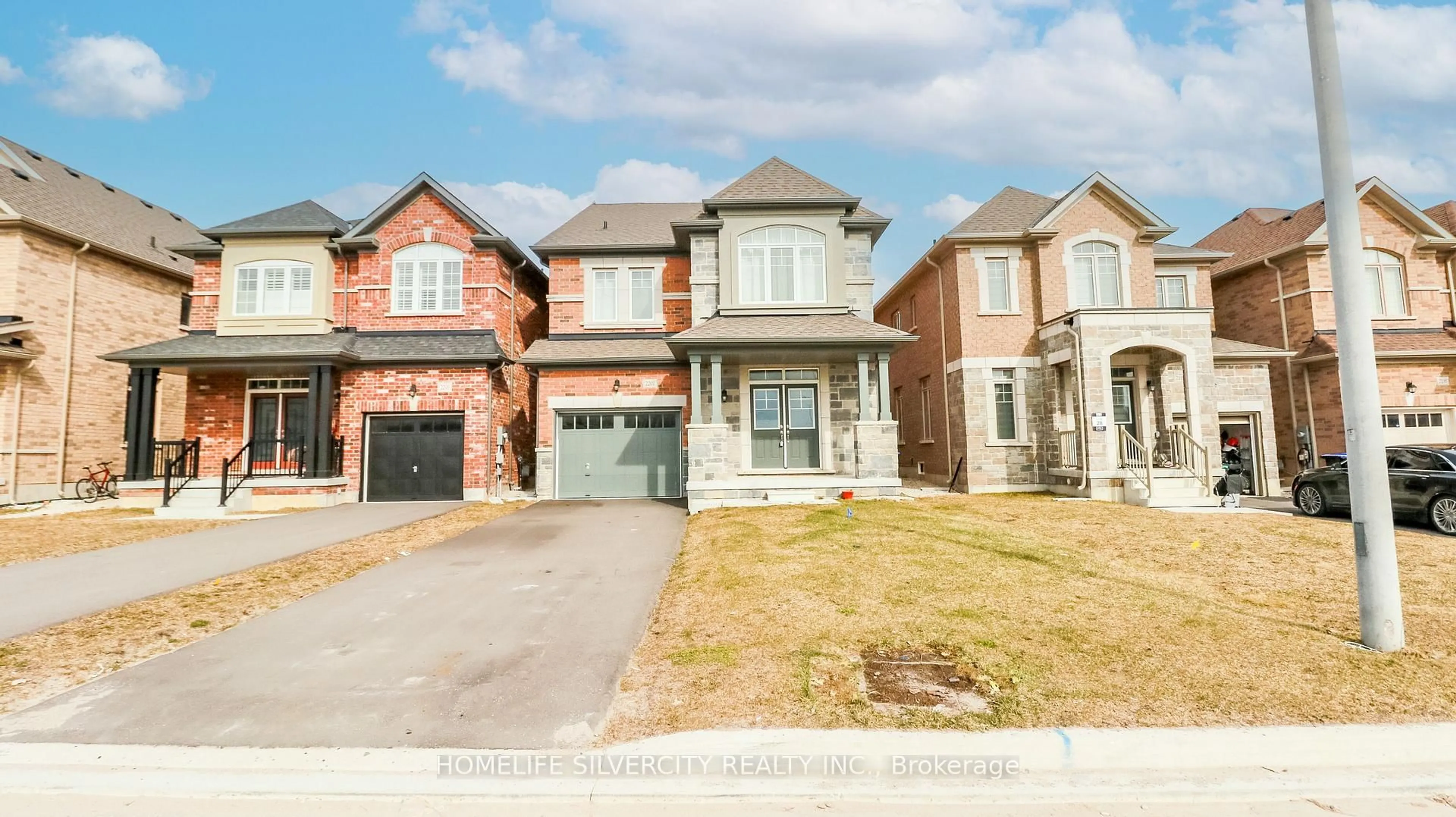 Home with brick exterior material, street for 2201 Lozenby St, Innisfil Ontario L9S 0M9
