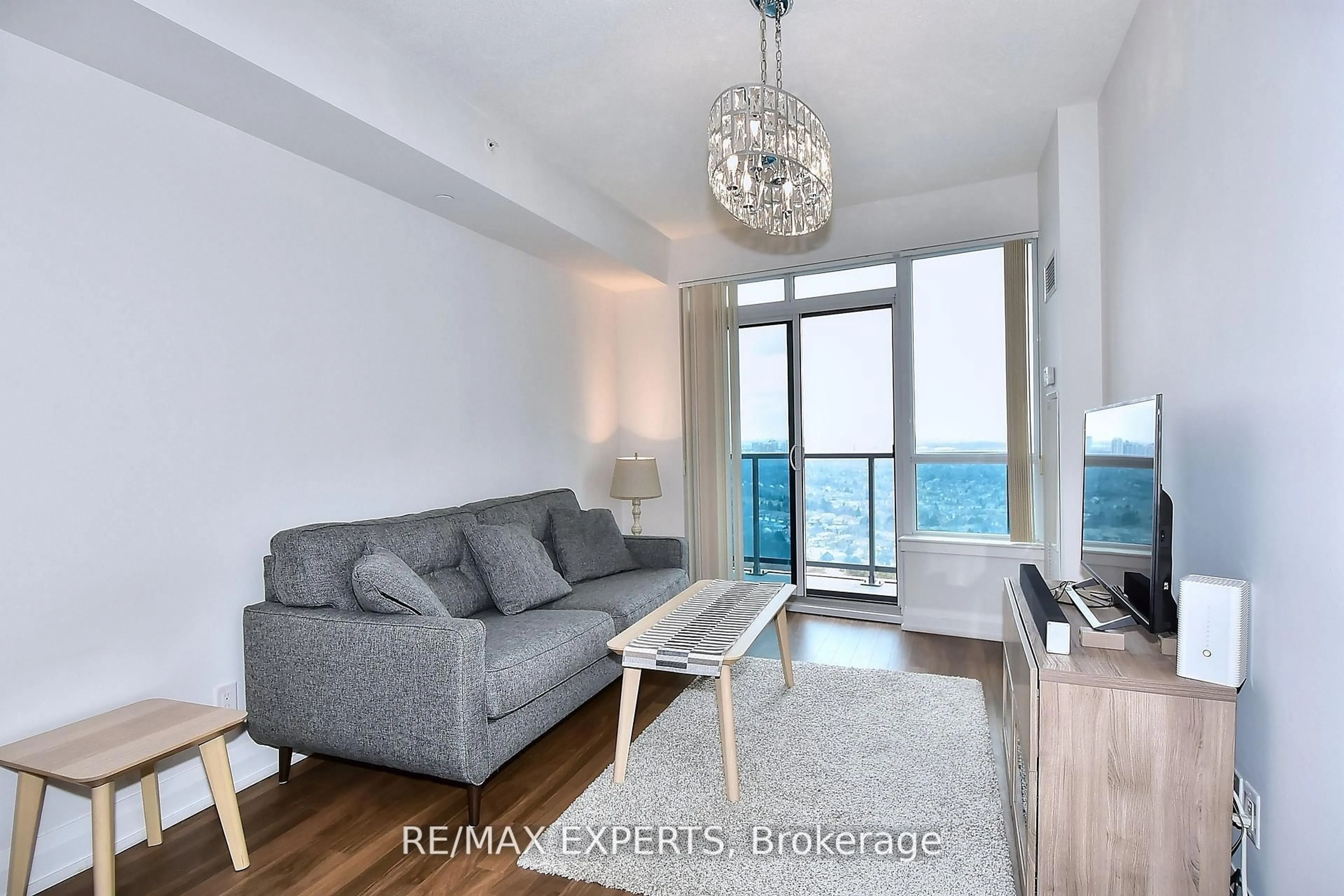Living room with furniture, wood/laminate floor for 7161 Yonge St #2433, Markham Ontario L3T 0C8