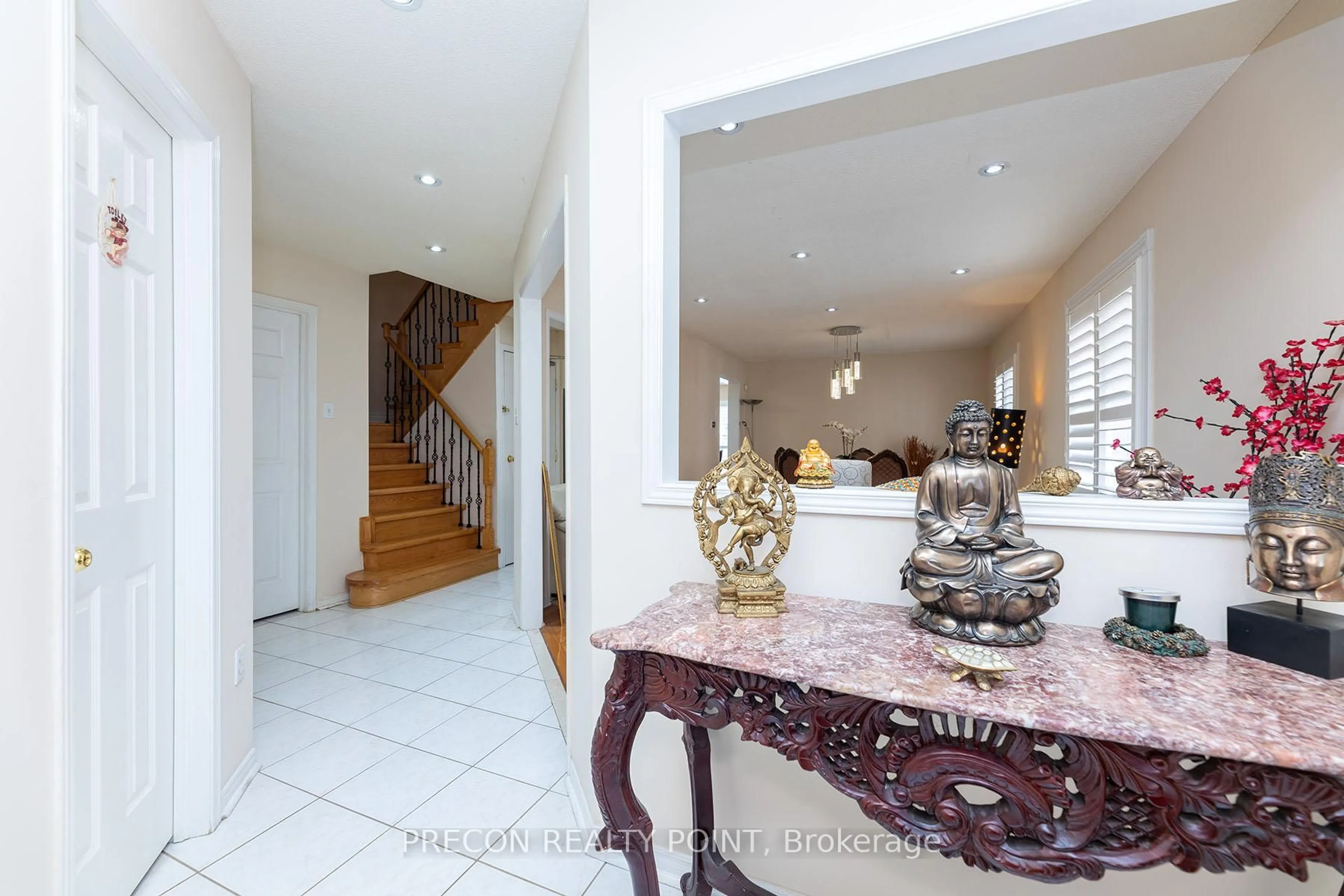 Indoor foyer for 5 Connery Cres, Markham Ontario L3S 4E5
