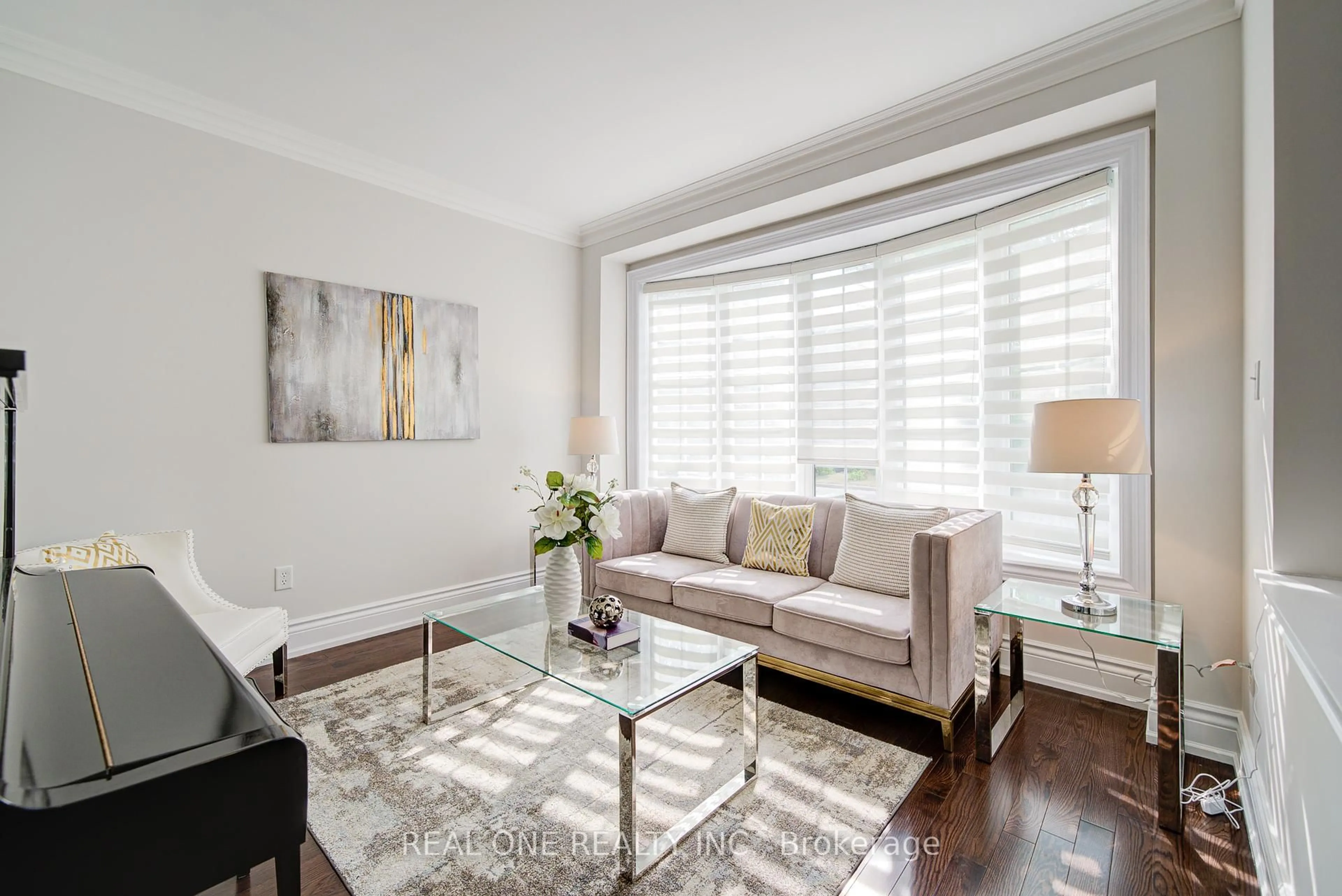Living room with furniture, unknown for 21 Moraine Ridge Dr, Richmond Hill Ontario L4E 4S8