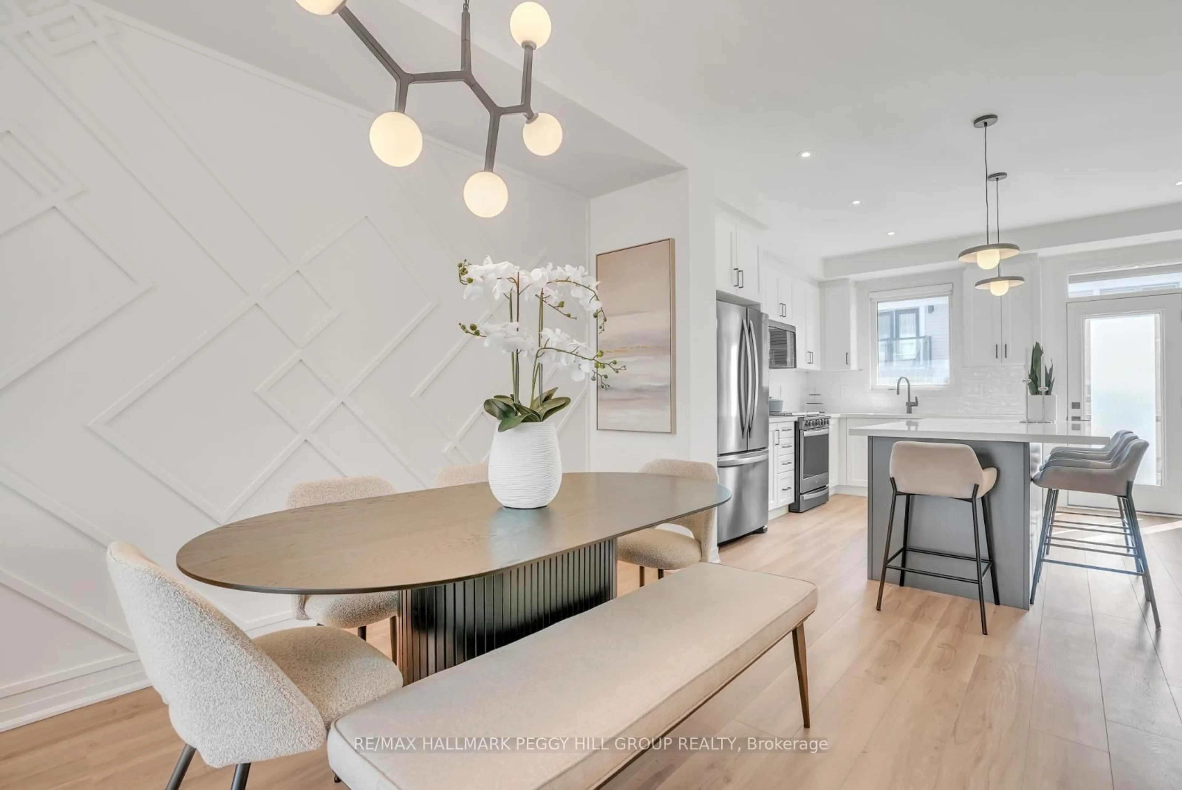 Open concept kitchen, unknown for 44 Brandon Cres, New Tecumseth Ontario L0G 1W0
