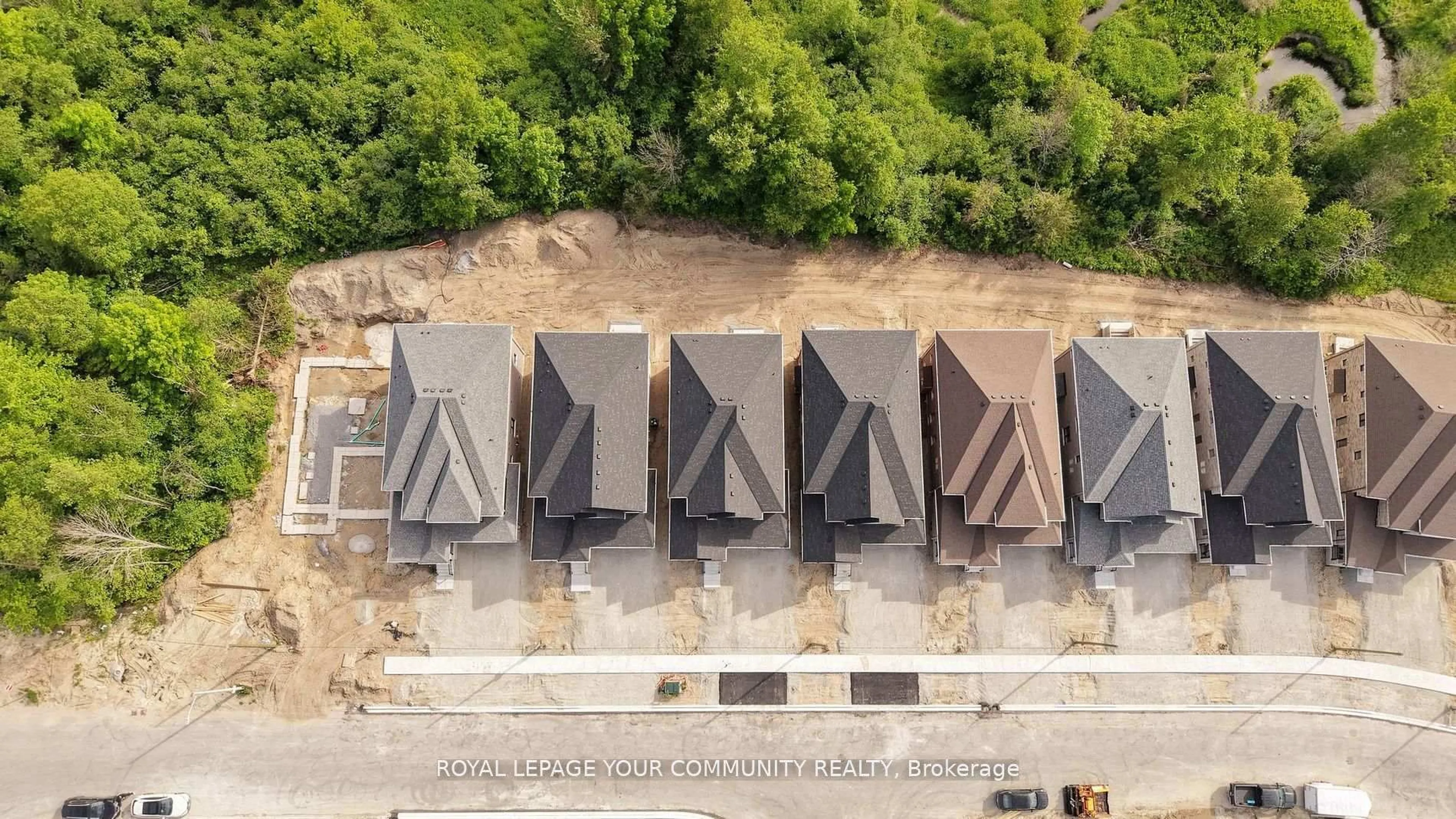 A pic from outside/outdoor area/front of a property/back of a property/a pic from drone, building for 26 Baycroft Blvd, Essa Ontario L0M 1B5