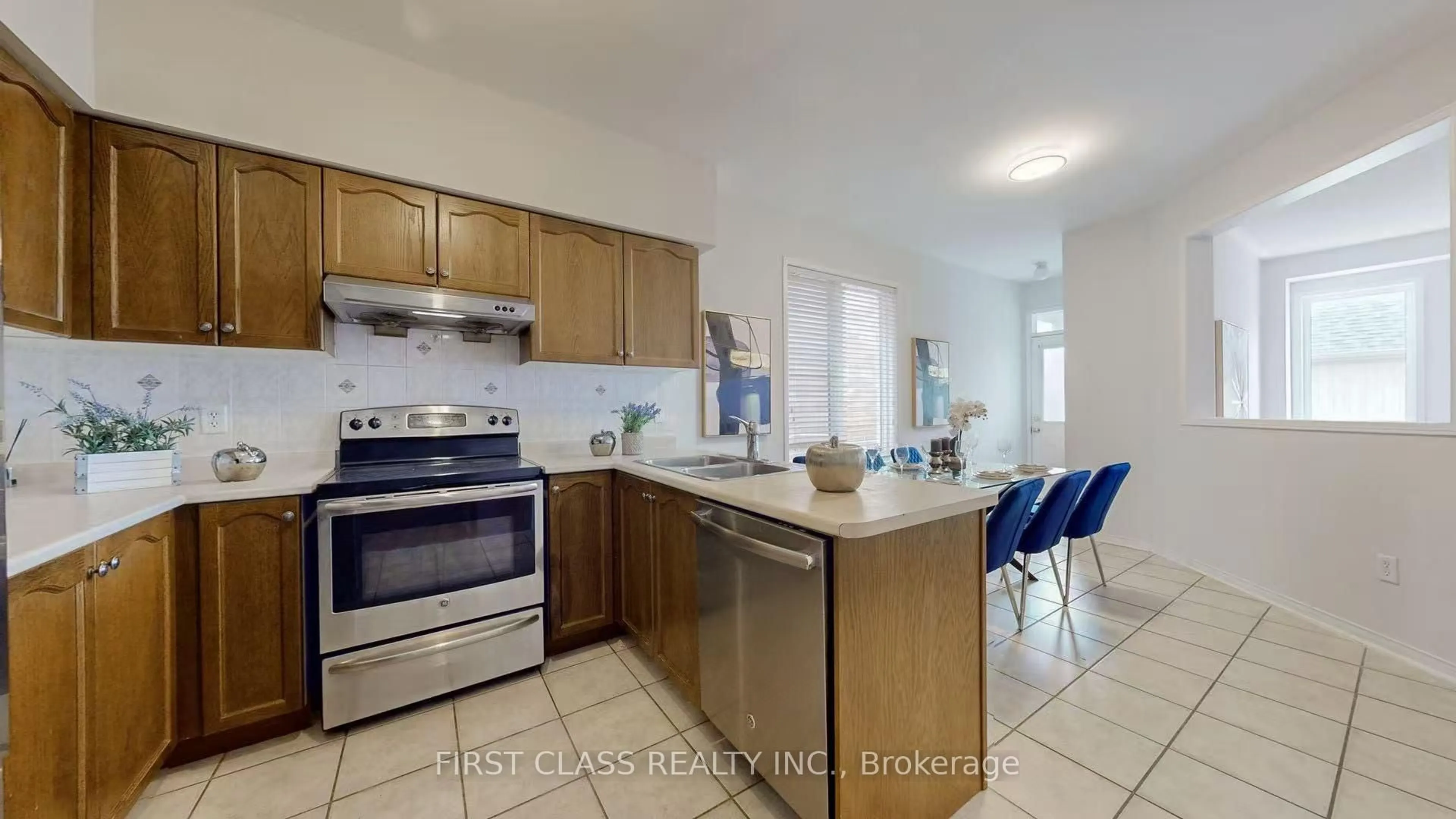 Standard kitchen, ceramic/tile floor for 15 Welland Rd, Markham Ontario L6B 0N4